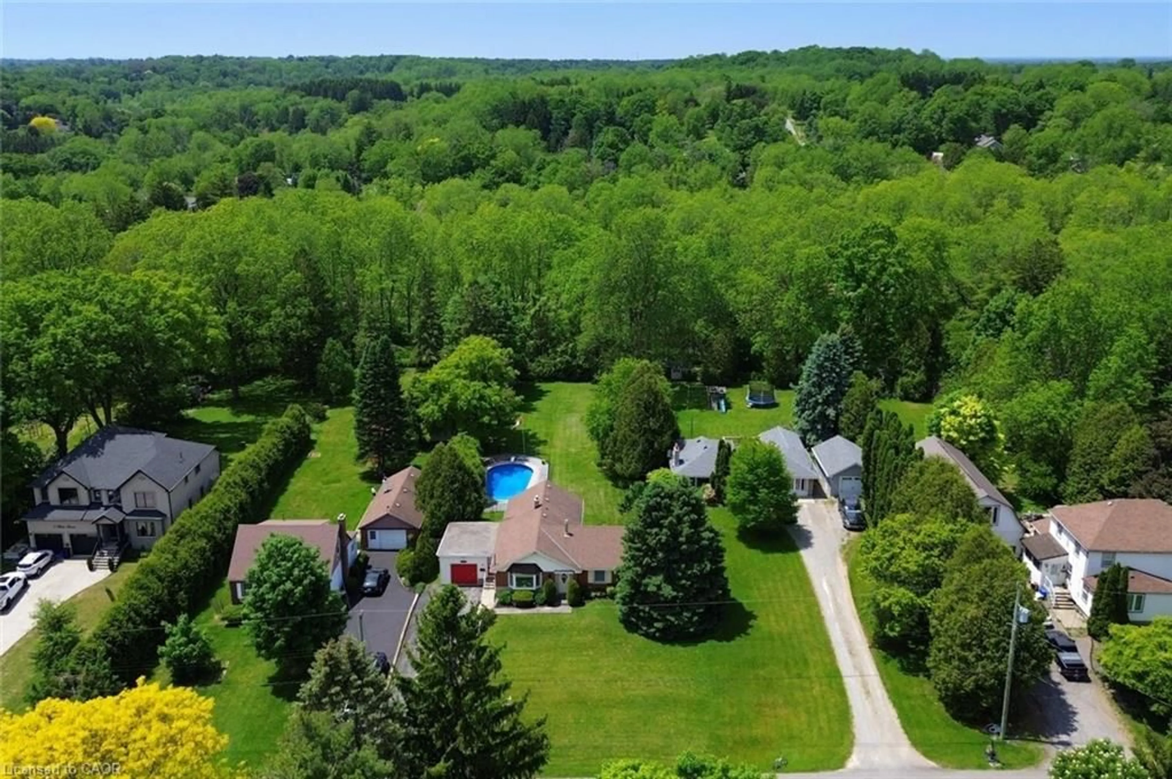 A pic from outside/outdoor area/front of a property/back of a property/a pic from drone, unknown for 9 Wesite Ave, Dundas Ontario L9H 5M1