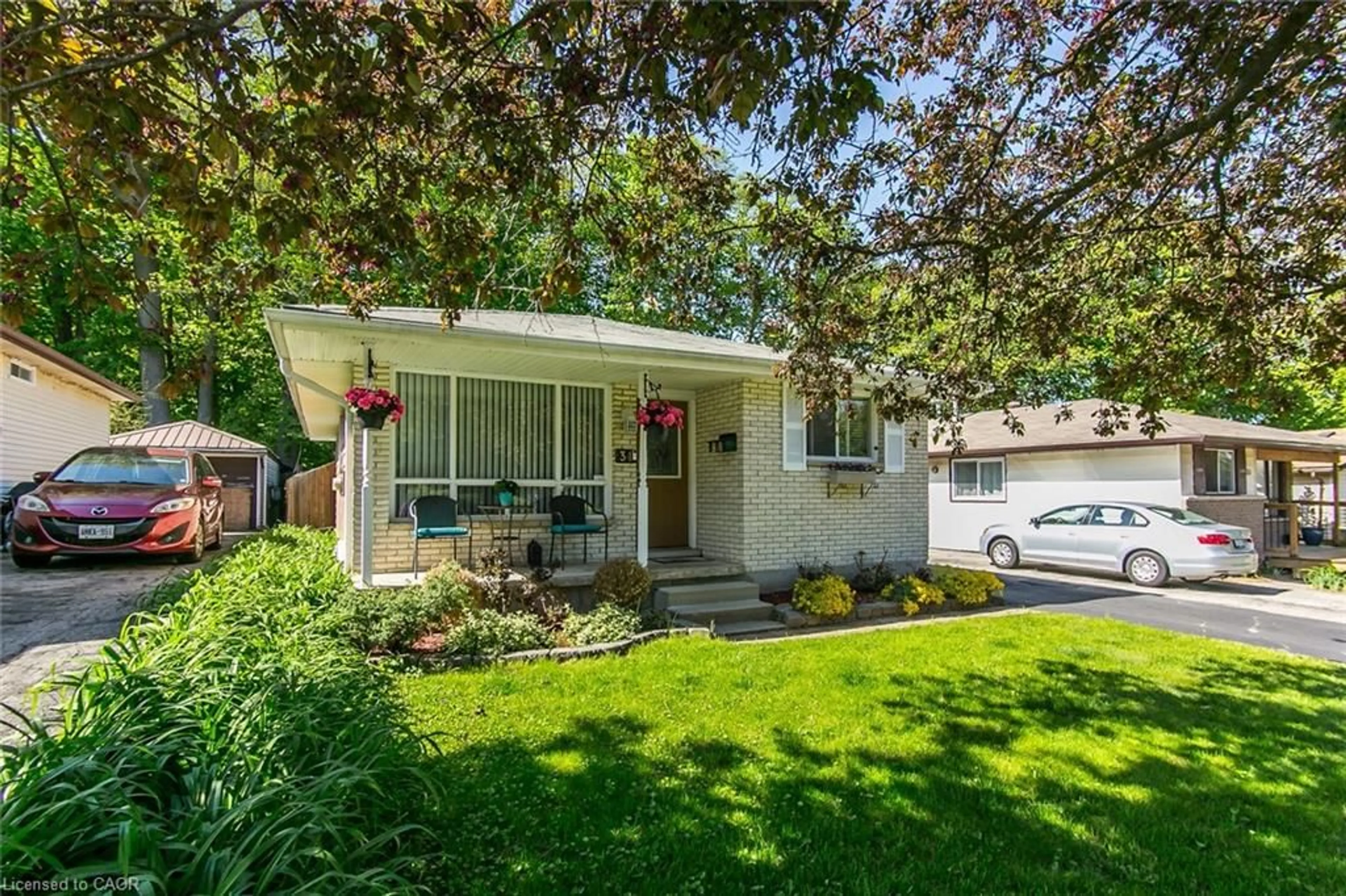 Home with vinyl exterior material, street for 34 Blackhorne Cres, Kitchener Ontario N2E 1T1