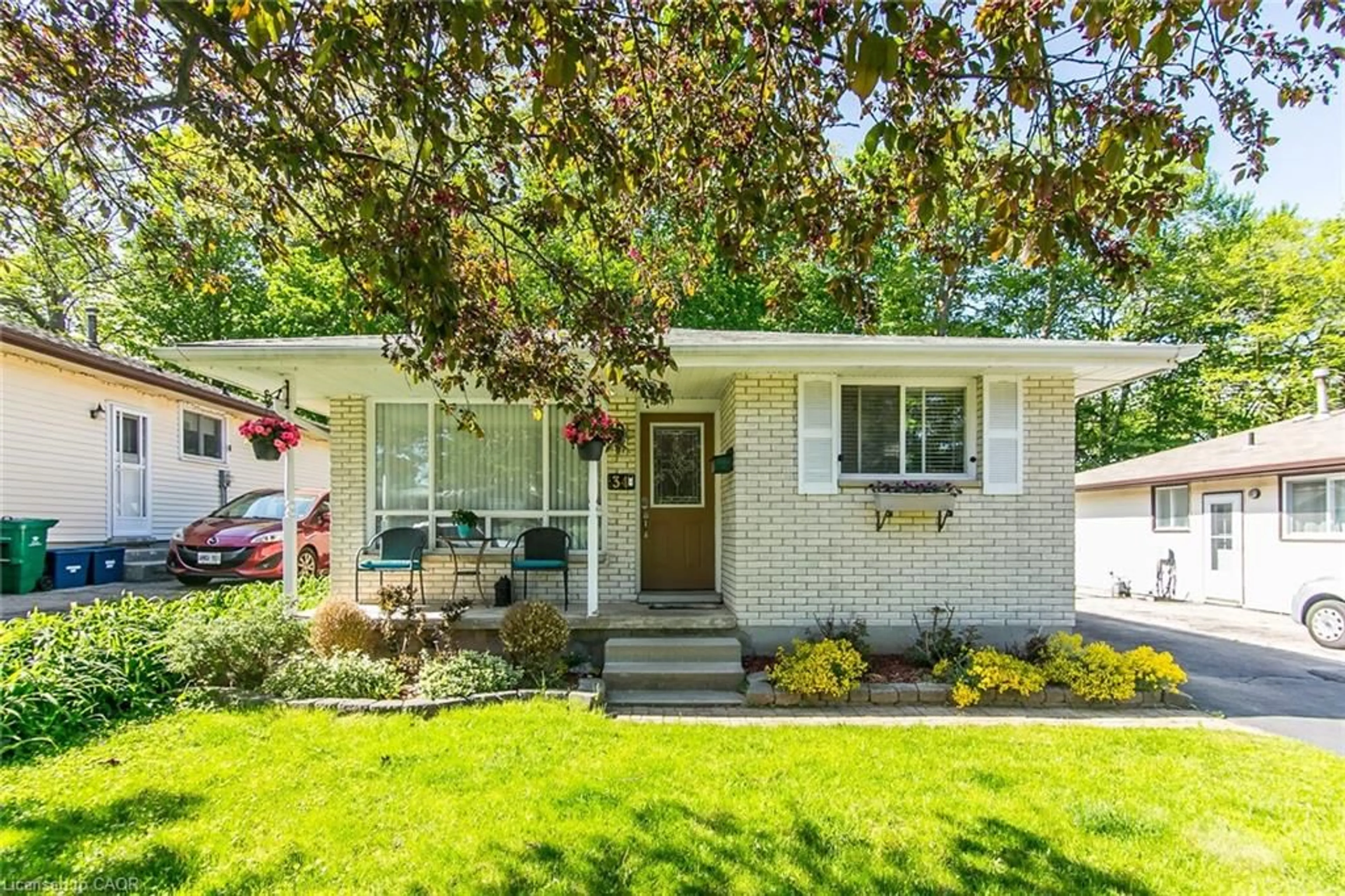 Home with brick exterior material, street for 34 Blackhorne Cres, Kitchener Ontario N2E 1T1