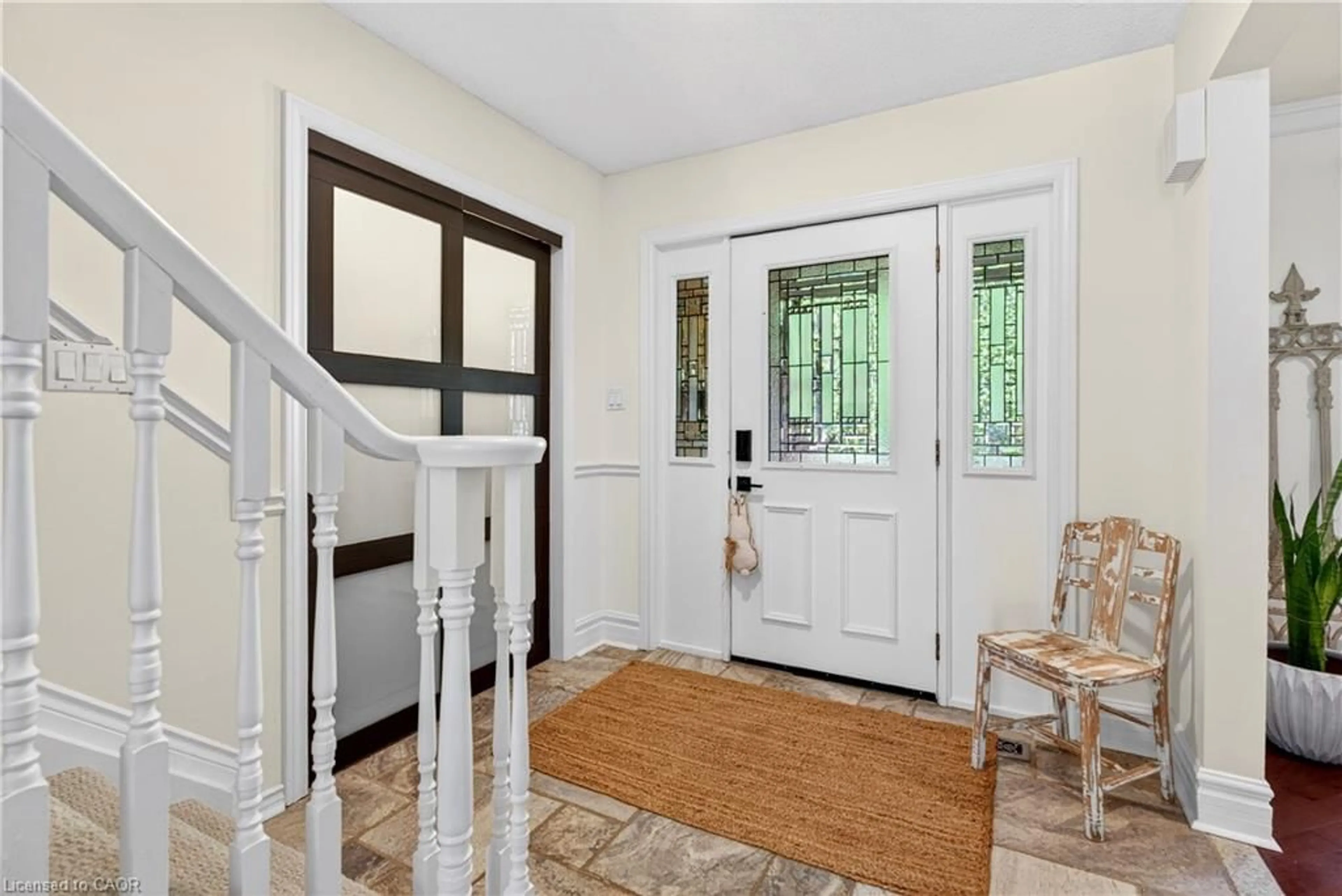 Indoor entryway for 268 Appleby Rd, Ancaster Ontario L9G 2V7