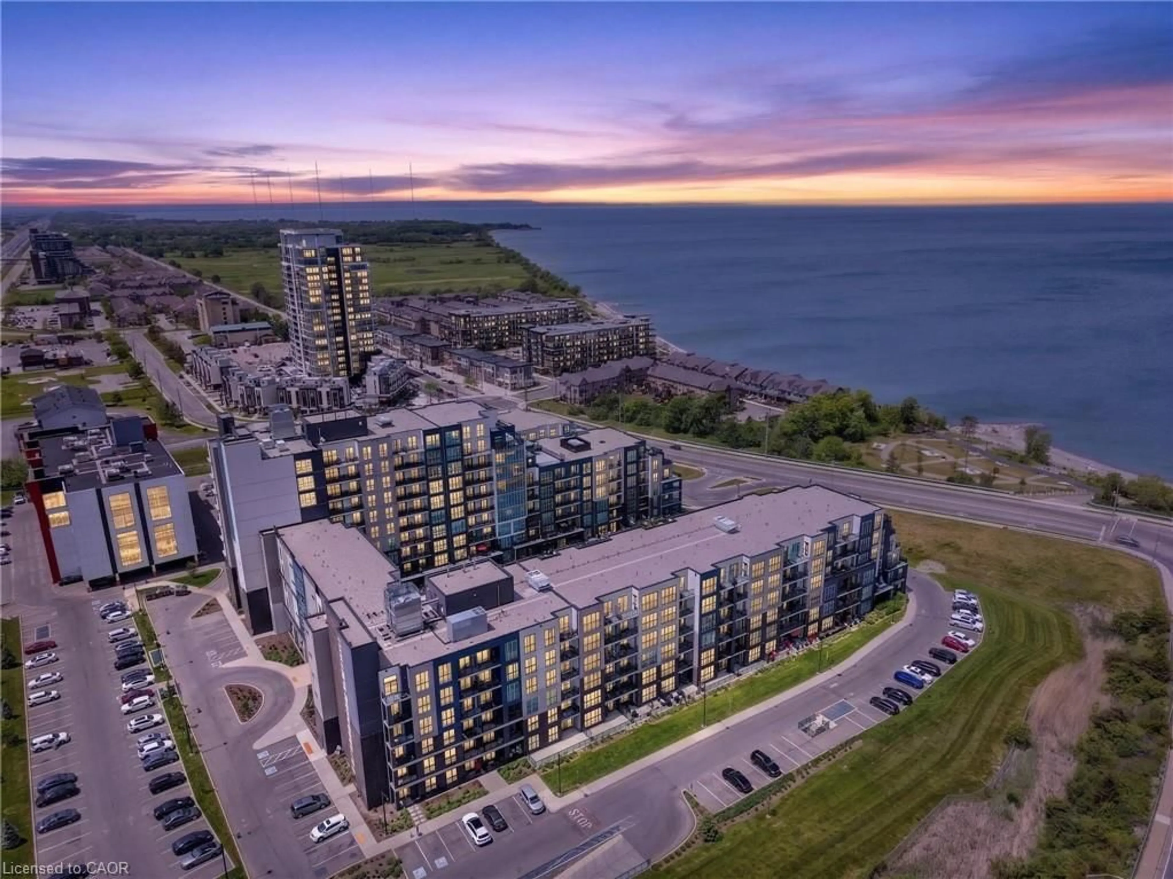 A pic from outside/outdoor area/front of a property/back of a property/a pic from drone, water/lake/river/ocean view for 16 Concord Pl #548, Grimsby Ontario L3M 0J1