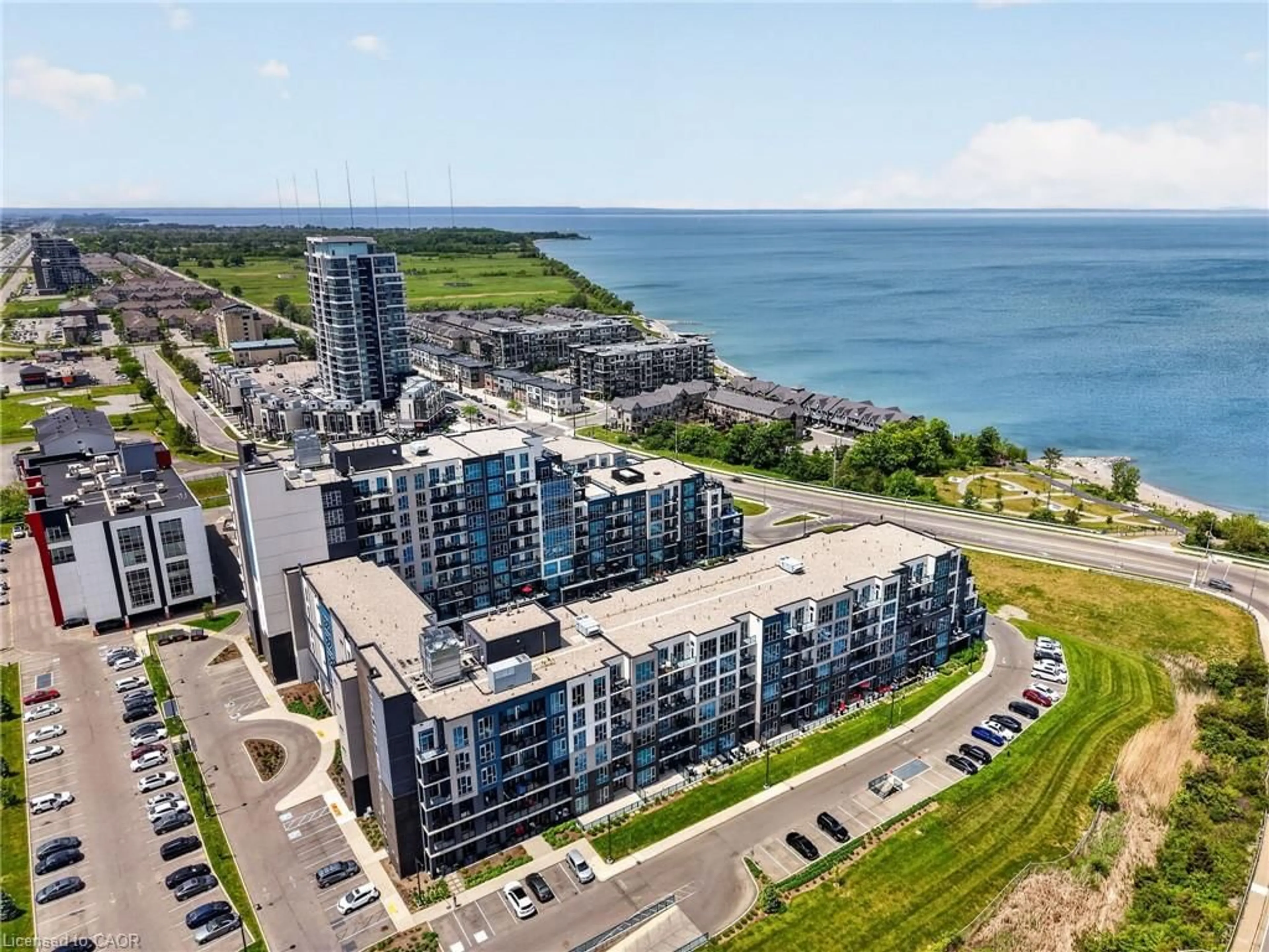 A pic from outside/outdoor area/front of a property/back of a property/a pic from drone, water/lake/river/ocean view for 16 Concord Pl #548, Grimsby Ontario L3M 0J1
