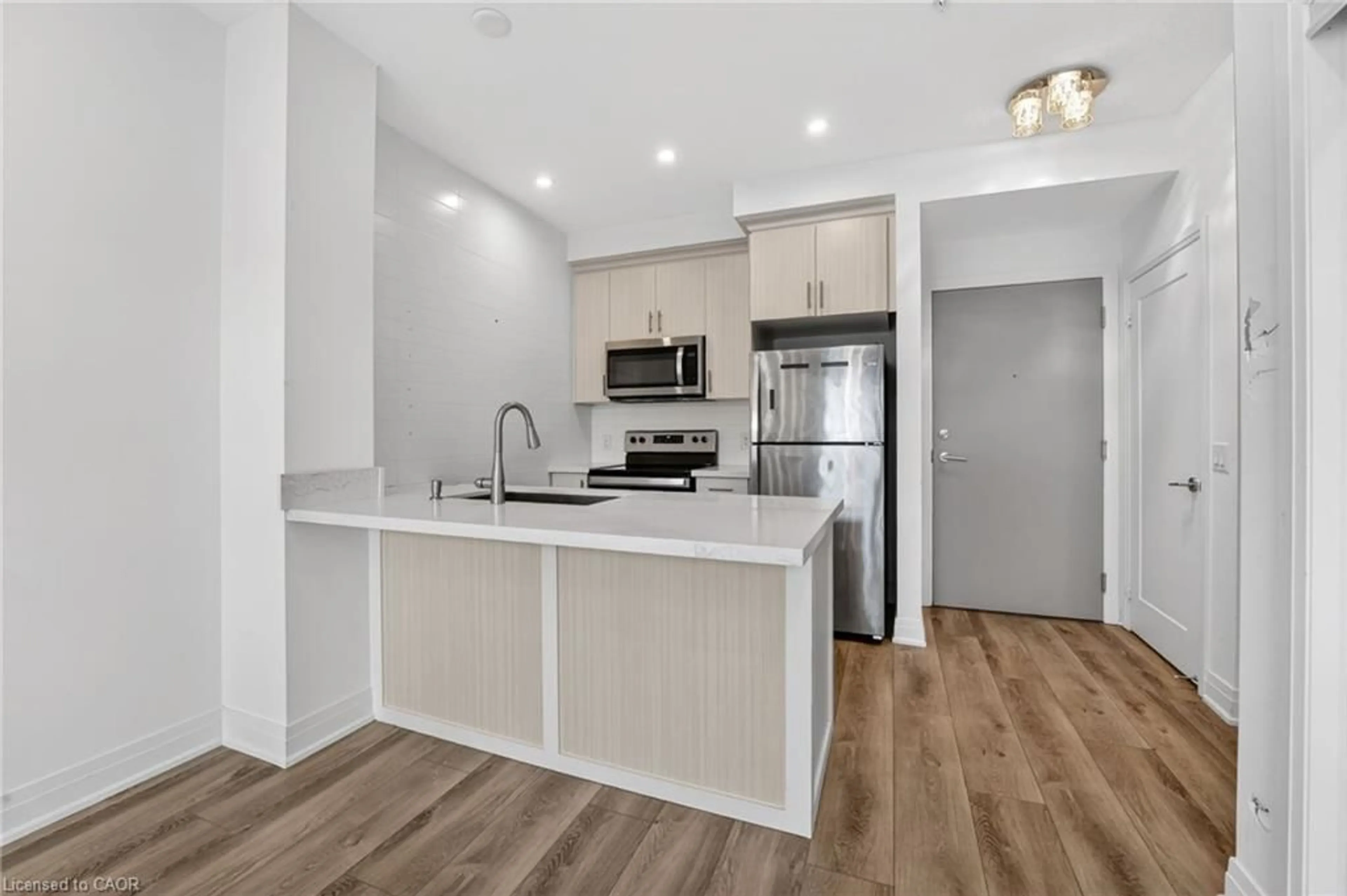 Open concept kitchen, unknown for 16 Concord Pl #548, Grimsby Ontario L3M 0J1