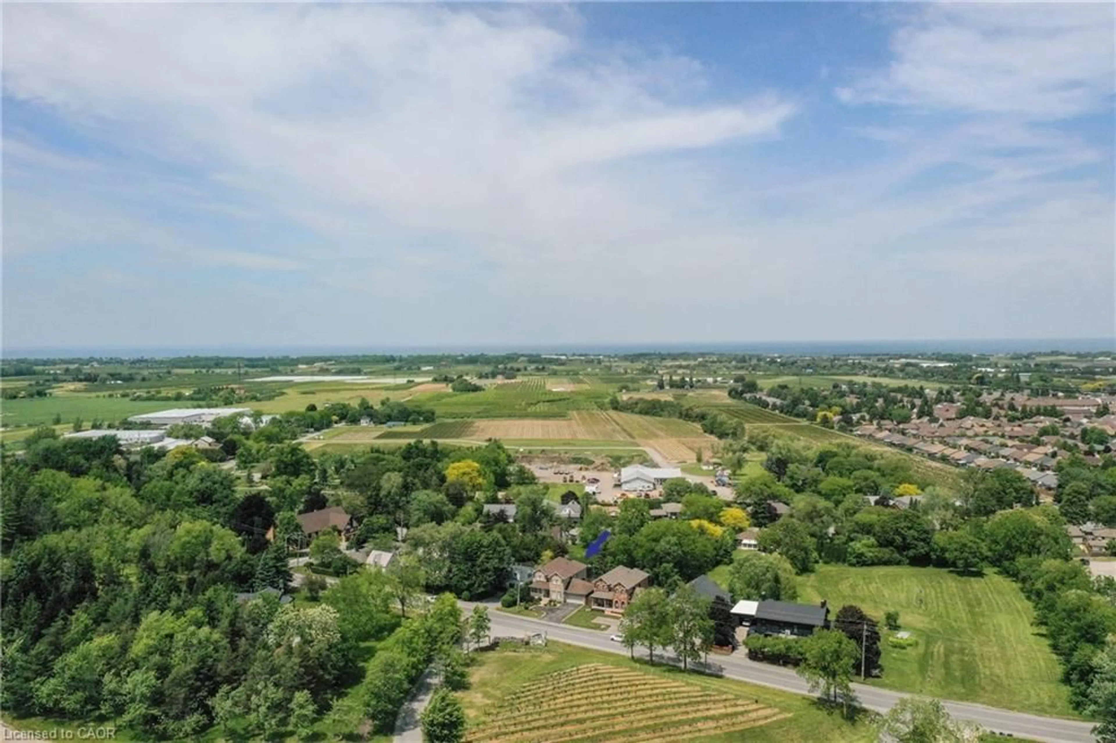A pic from outside/outdoor area/front of a property/back of a property/a pic from drone, unknown for 3549 King St, Vineland Ontario L0R 2C0