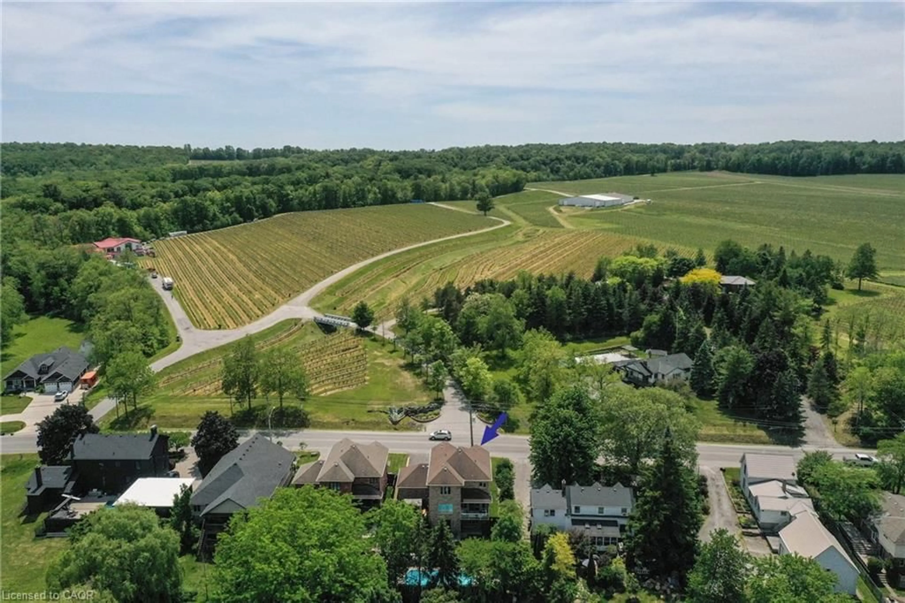 A pic from outside/outdoor area/front of a property/back of a property/a pic from drone, water/lake/river/ocean view for 3549 King St, Vineland Ontario L0R 2C0