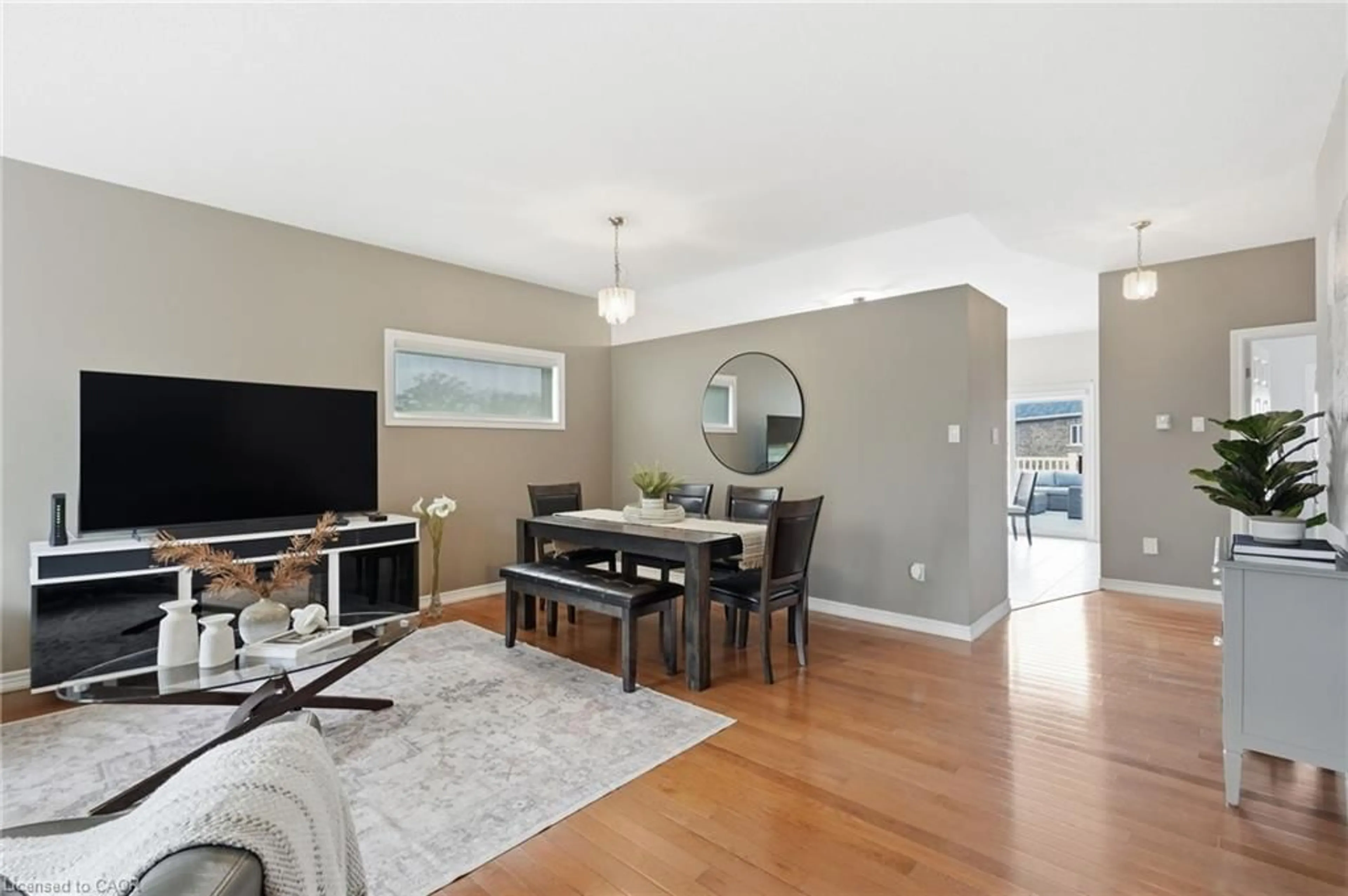 Living room with furniture, wood/laminate floor for 4869 Cherrywood Dr, Beamsville Ontario L3J 0G3