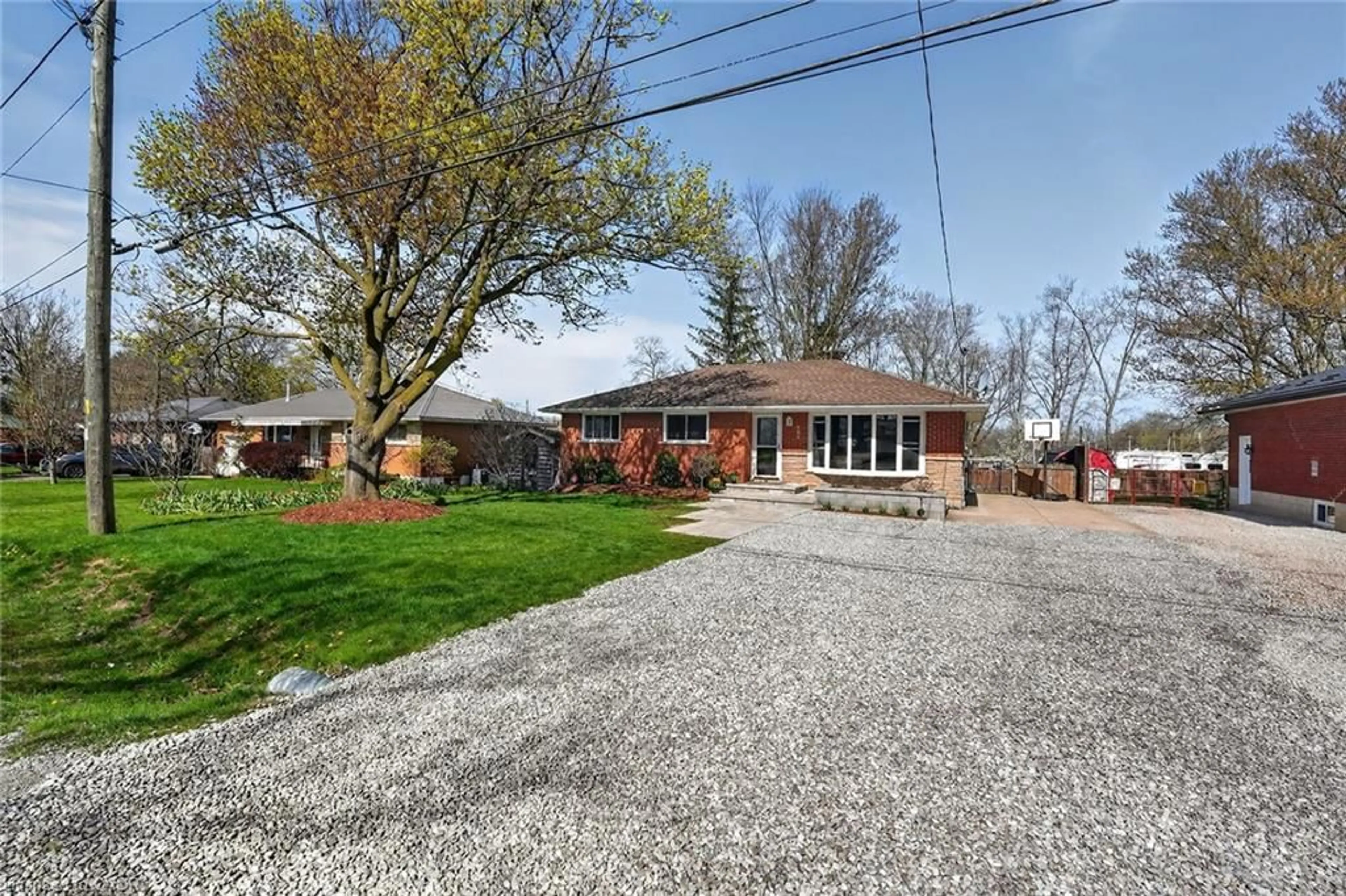 A pic from outside/outdoor area/front of a property/back of a property/a pic from drone, street for 127 Ayr St, Caledonia Ontario N3W 1E5