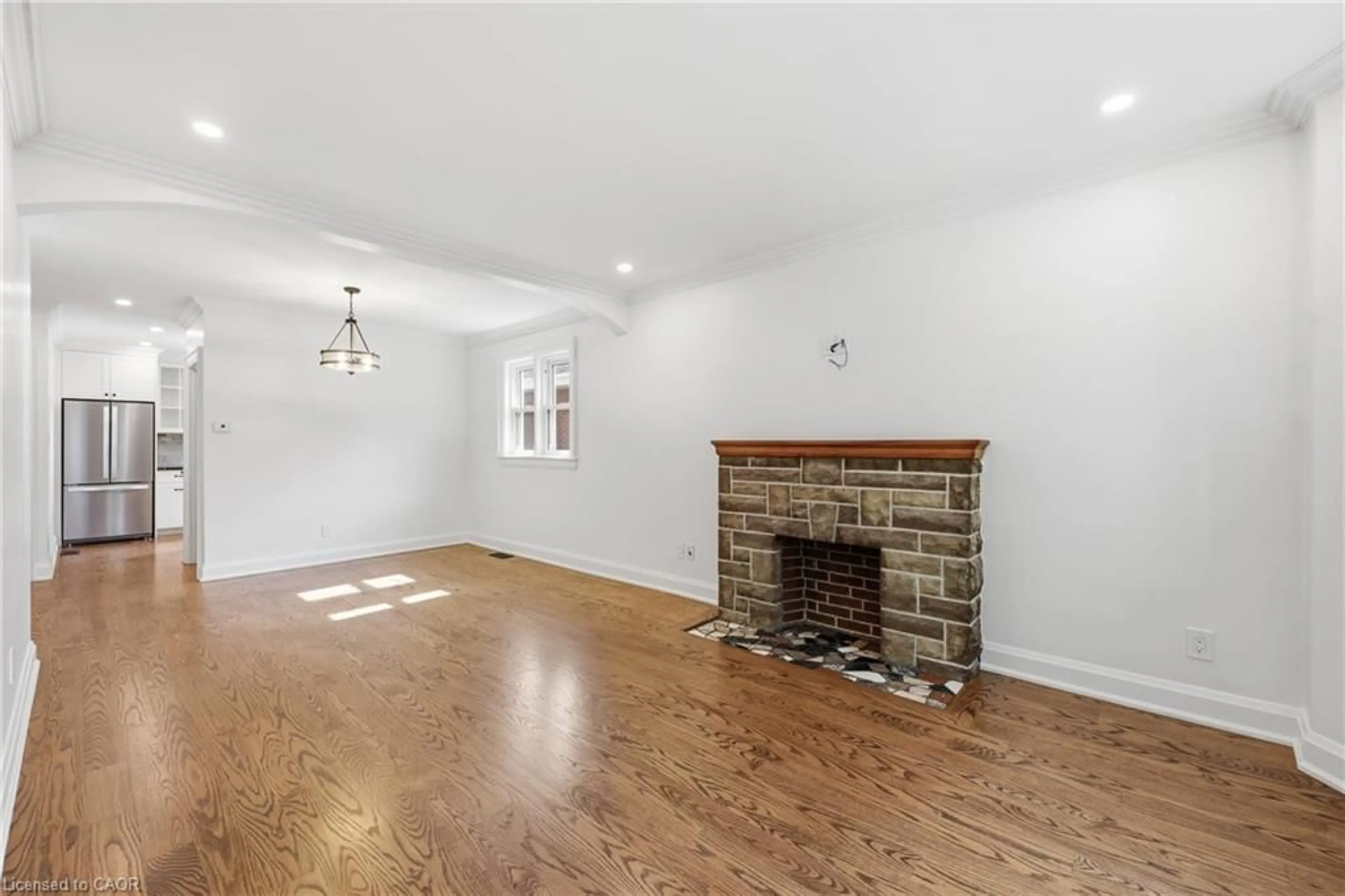 Living room with furniture, wood/laminate floor for 87 Empress Ave, Hamilton Ontario L9A 1M5