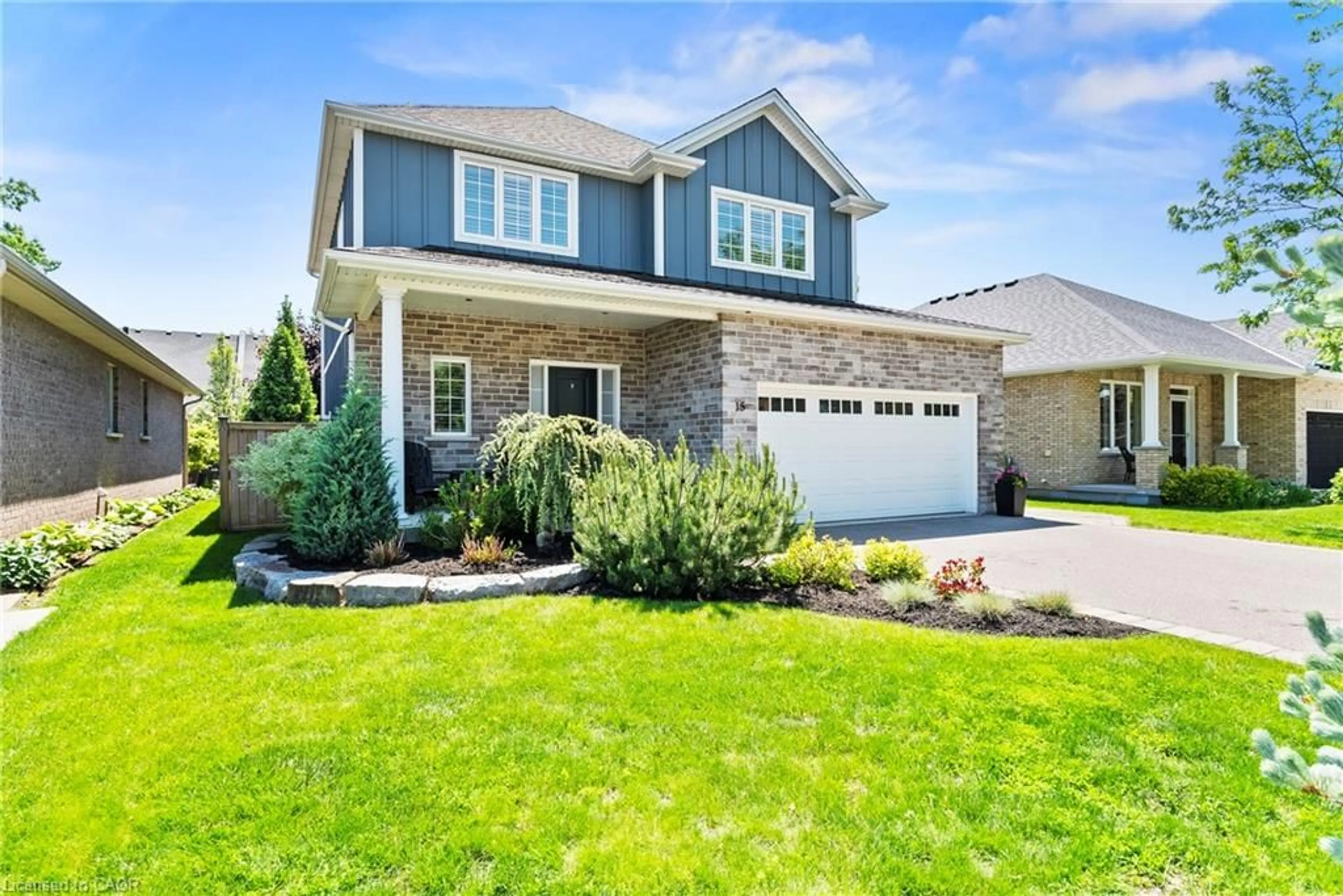 Home with vinyl exterior material, street for 15 Diana Dr, Niagara-on-the-Lake Ontario L0S 1J0