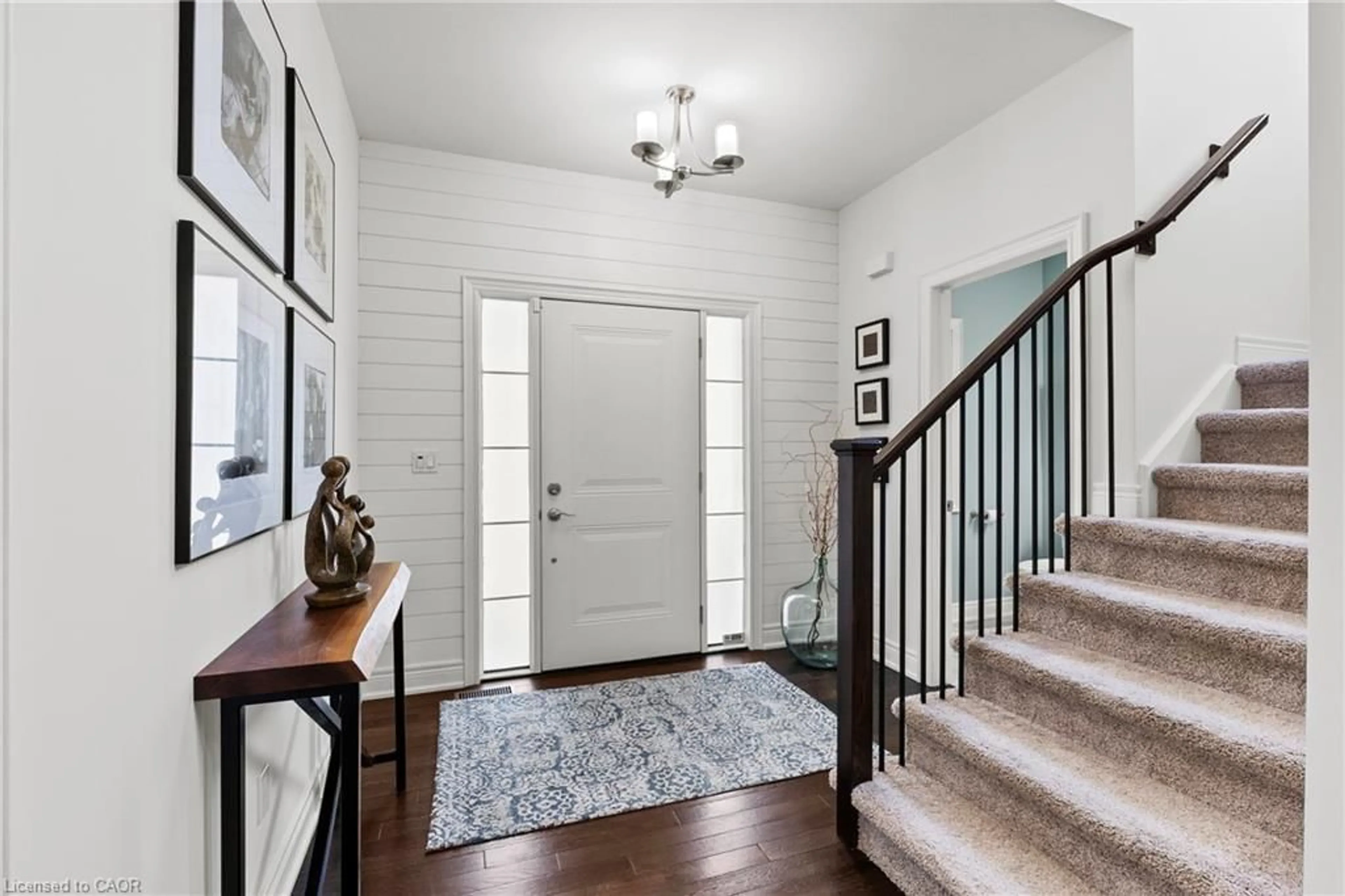 Indoor entryway for 15 Diana Dr, Niagara-on-the-Lake Ontario L0S 1J0
