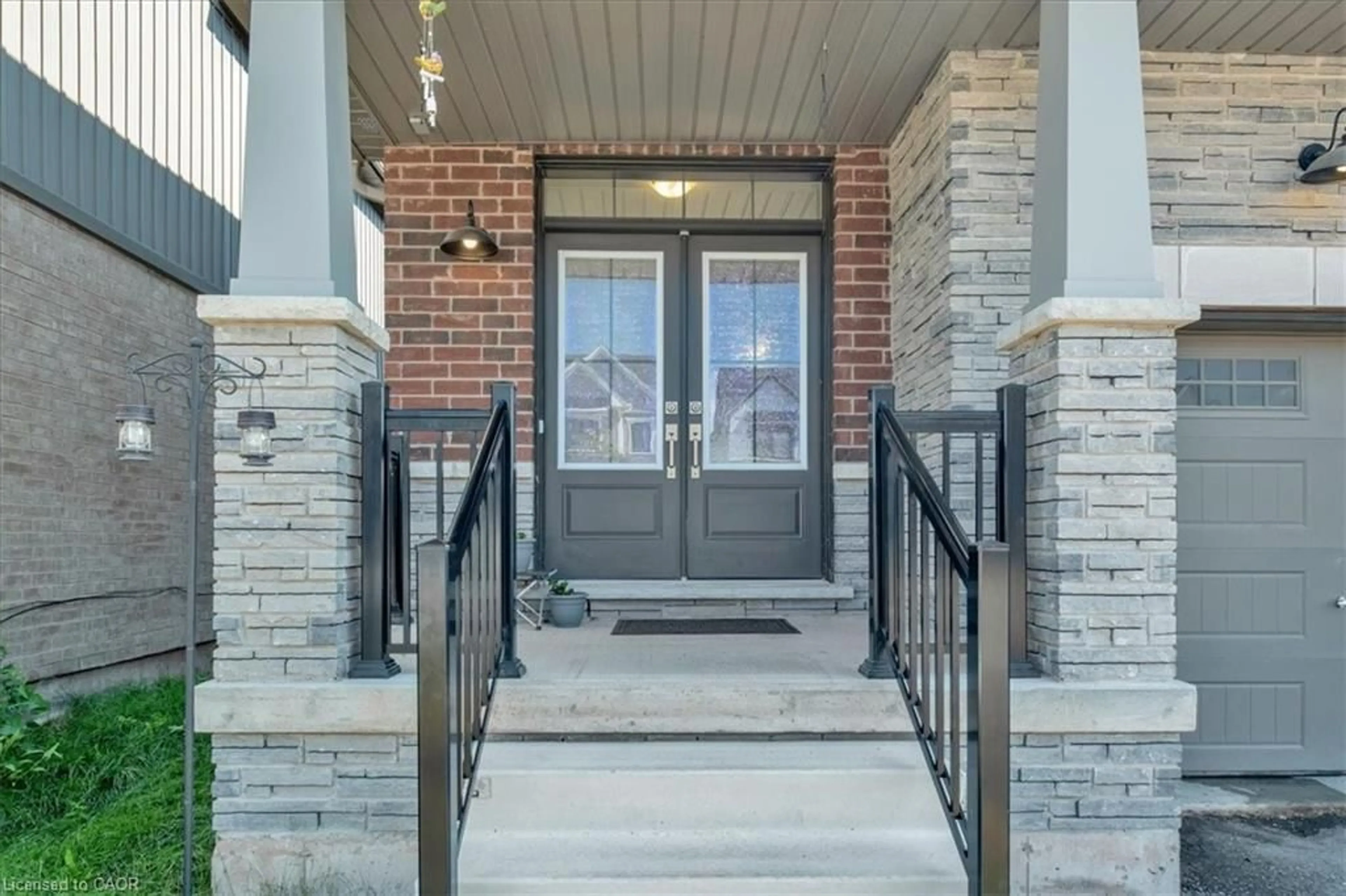 Indoor entryway for 73 Stern Dr, Welland Ontario L3B 0M3