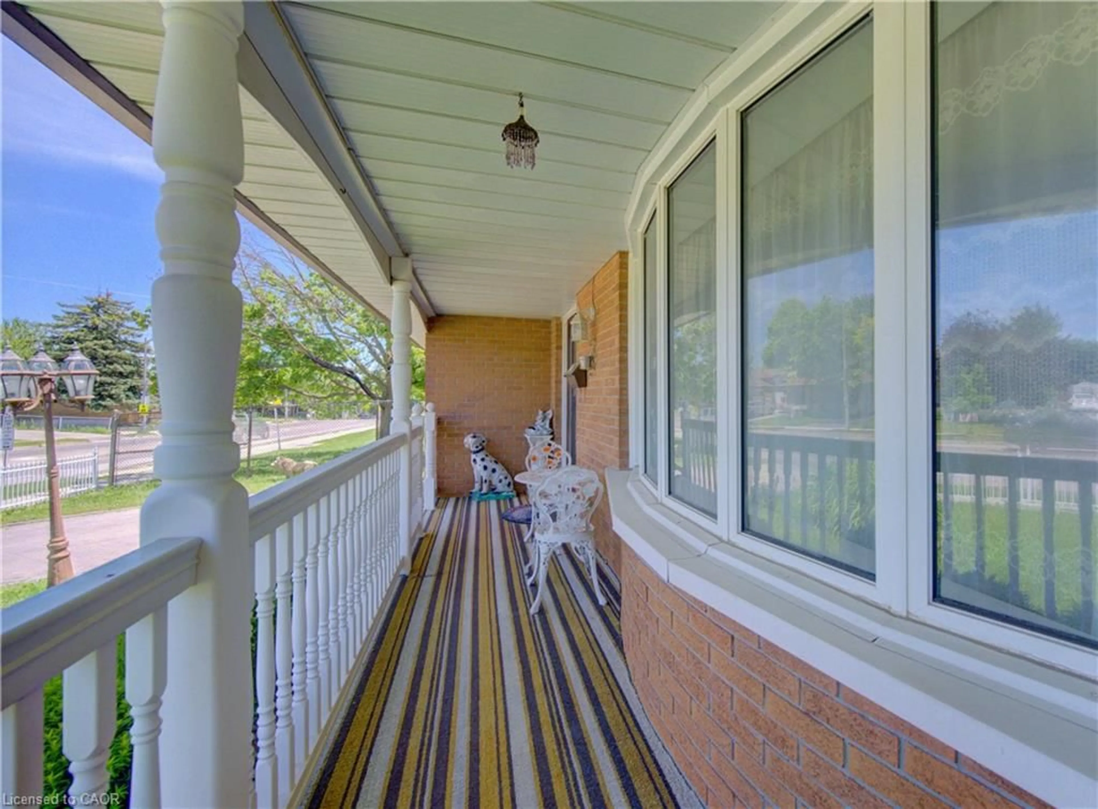 Patio, street for 1469 Queens Blvd, Kitchener Ontario N2M 5B3