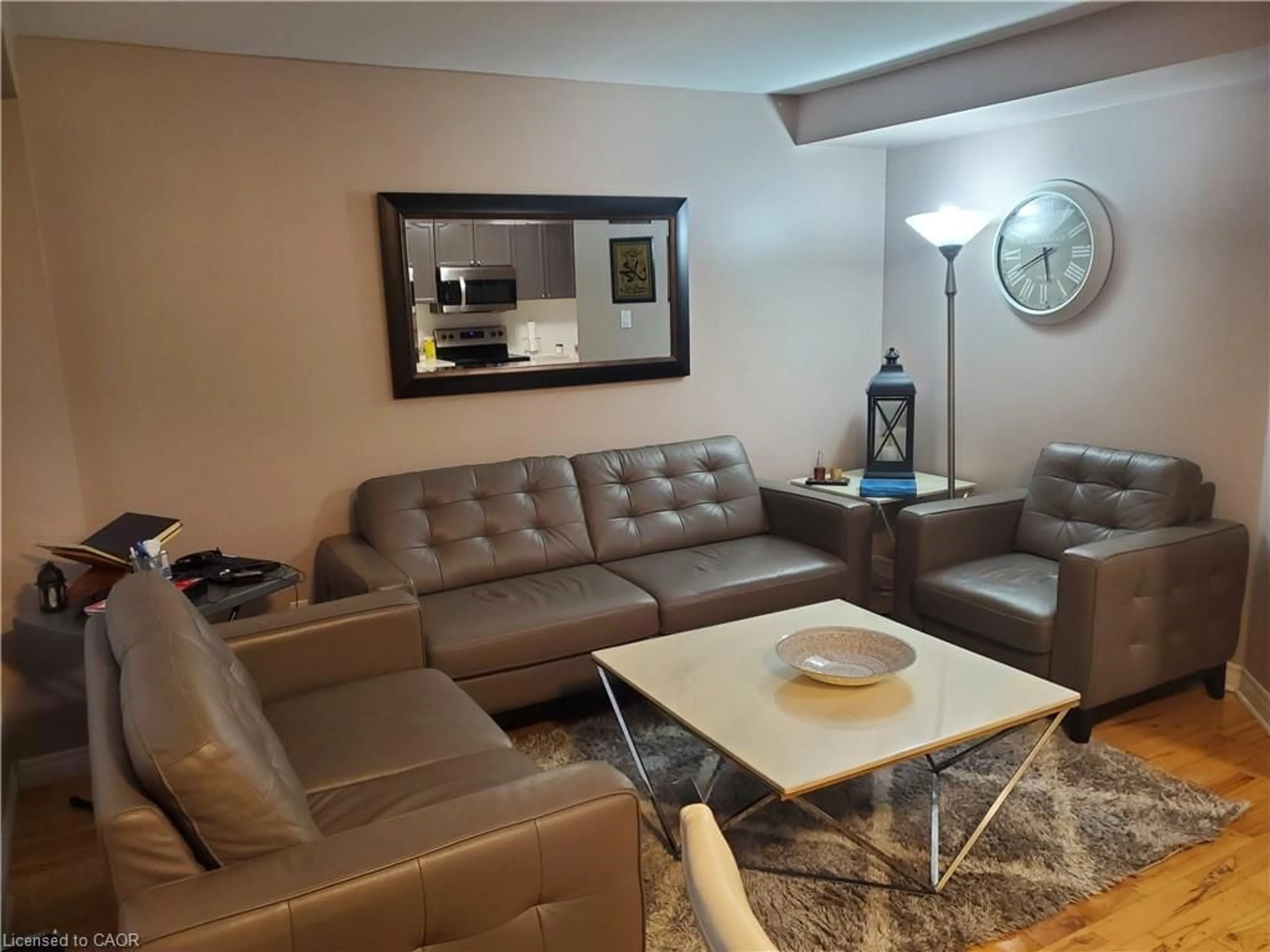 Living room with furniture, unknown for 32 Stonecairn Dr, Cambridge Ontario N1T 1W3
