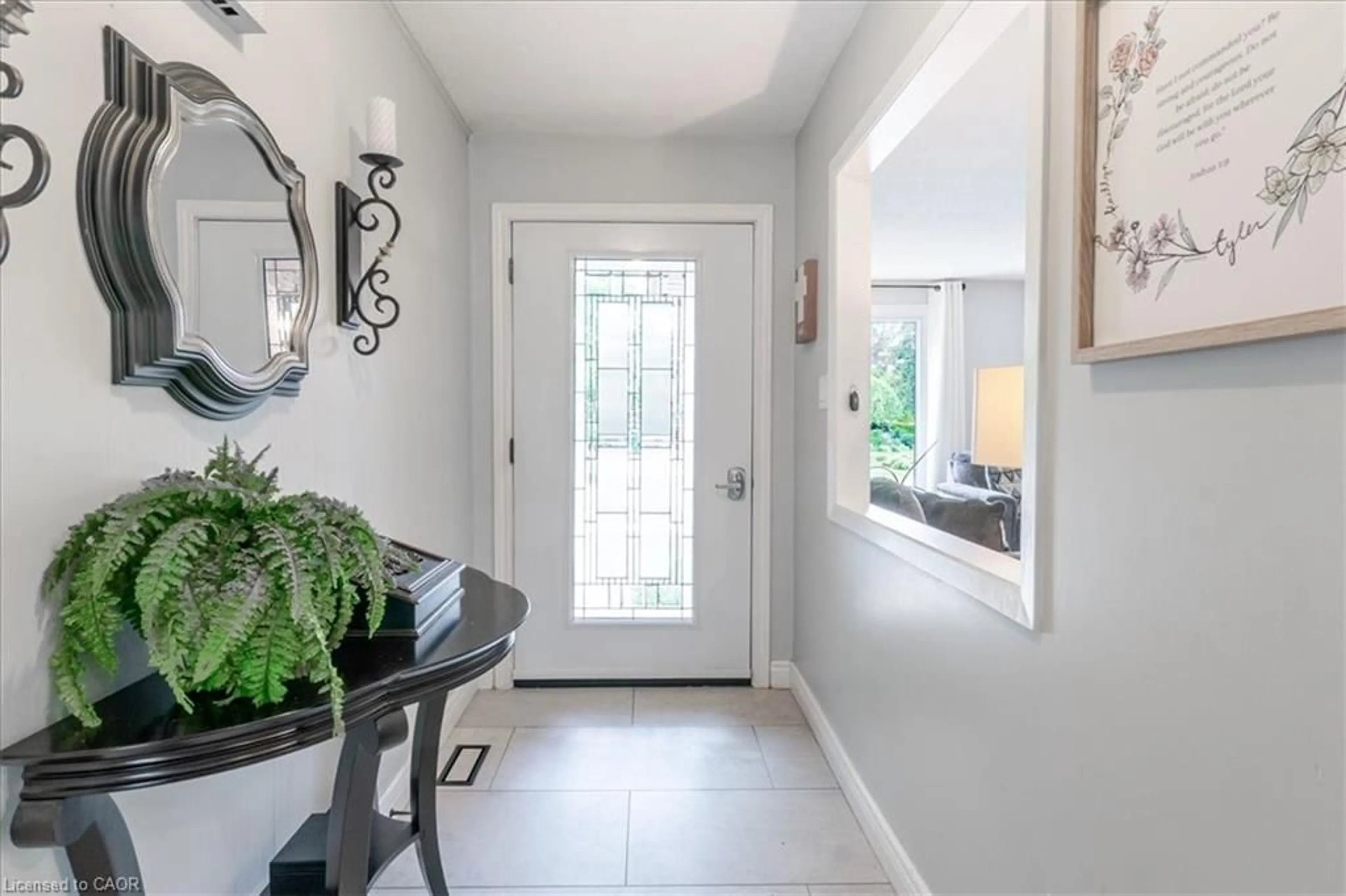 Indoor entryway for 219 Athenia Dr, Stoney Creek Ontario L8J 1T6
