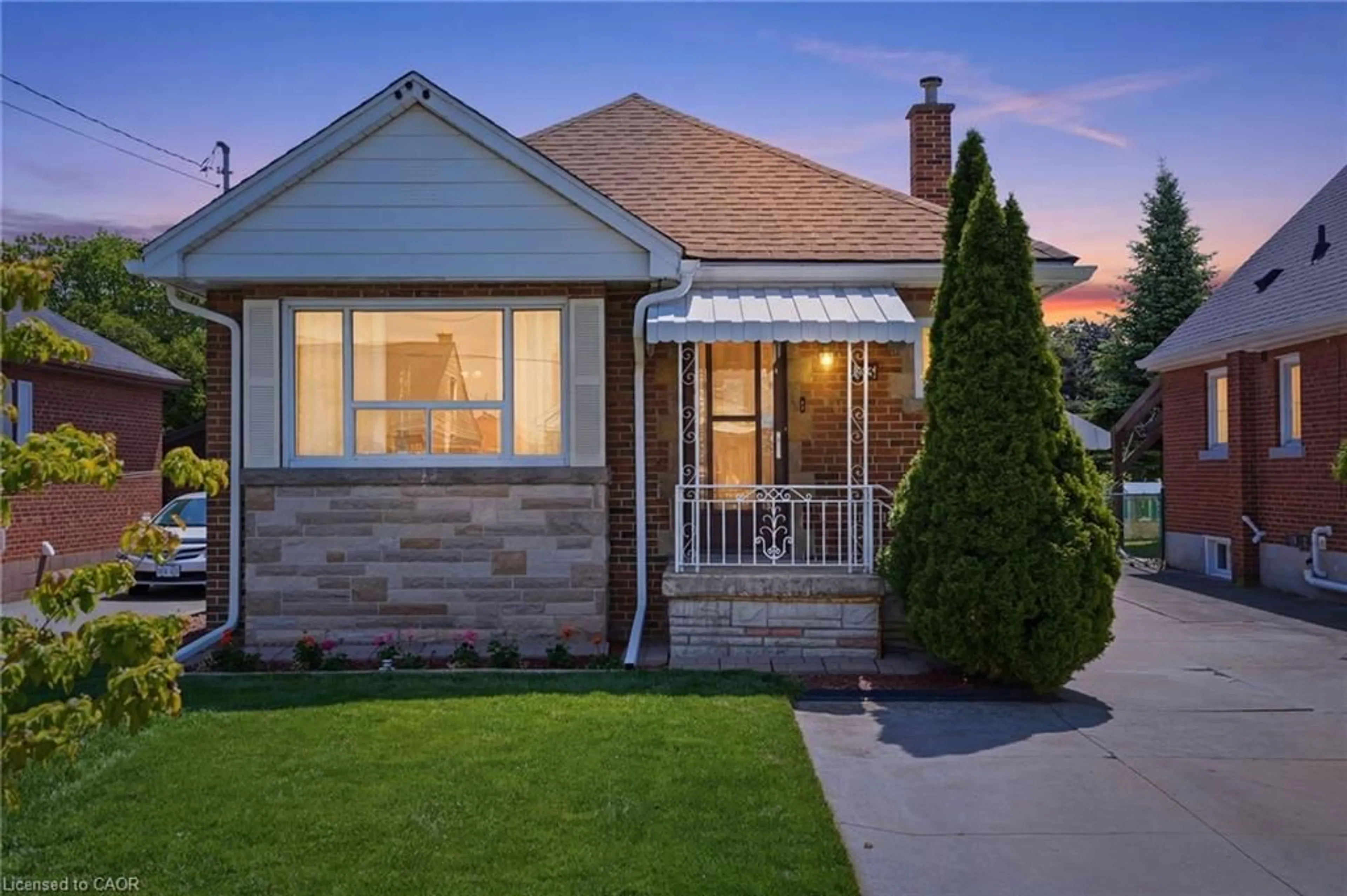 Home with vinyl exterior material, street for 133 Beland Ave, Hamilton Ontario L8K 3T5