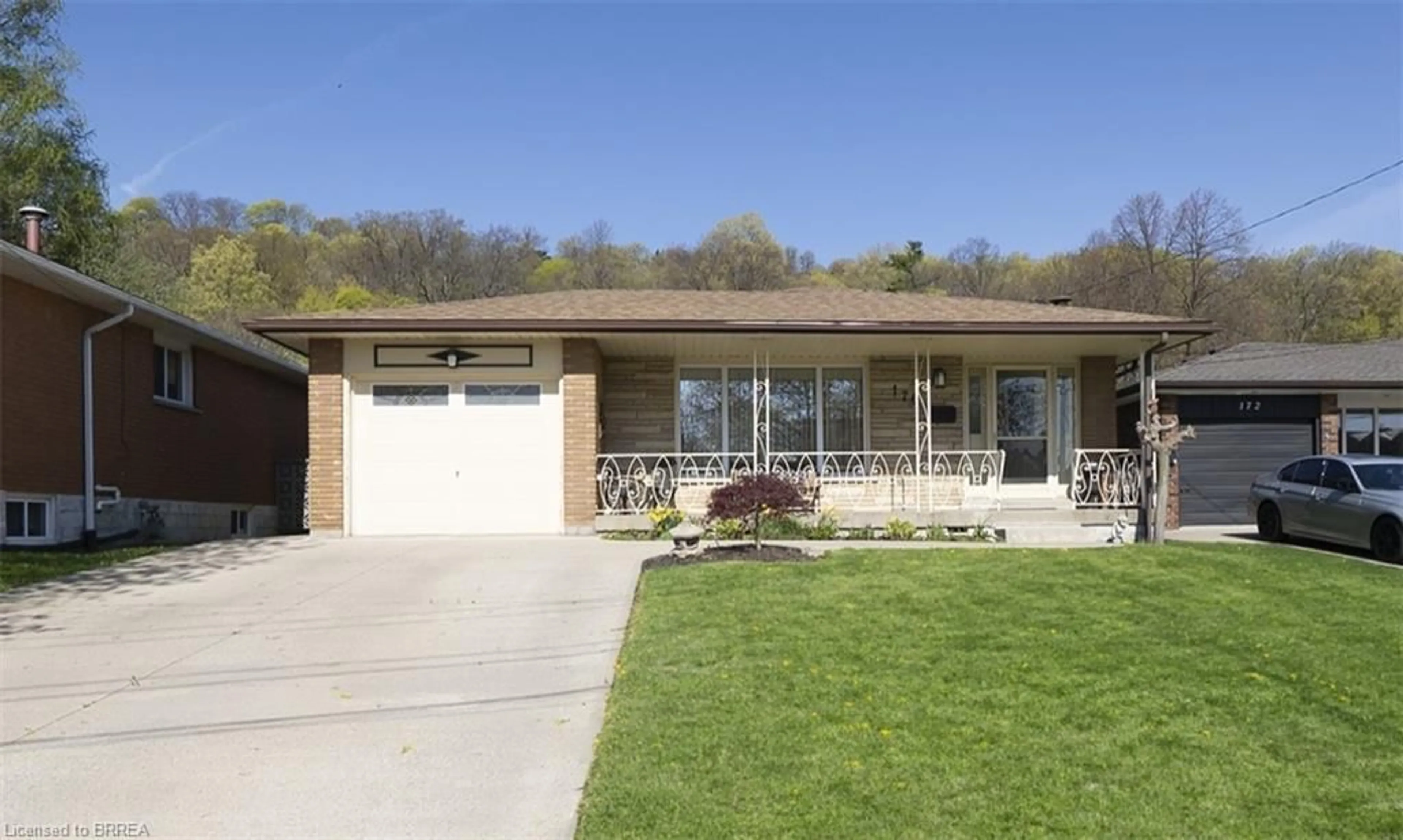Home with vinyl exterior material, street for 176 Kimberly Dr, Hamilton Ontario L8K 4L1