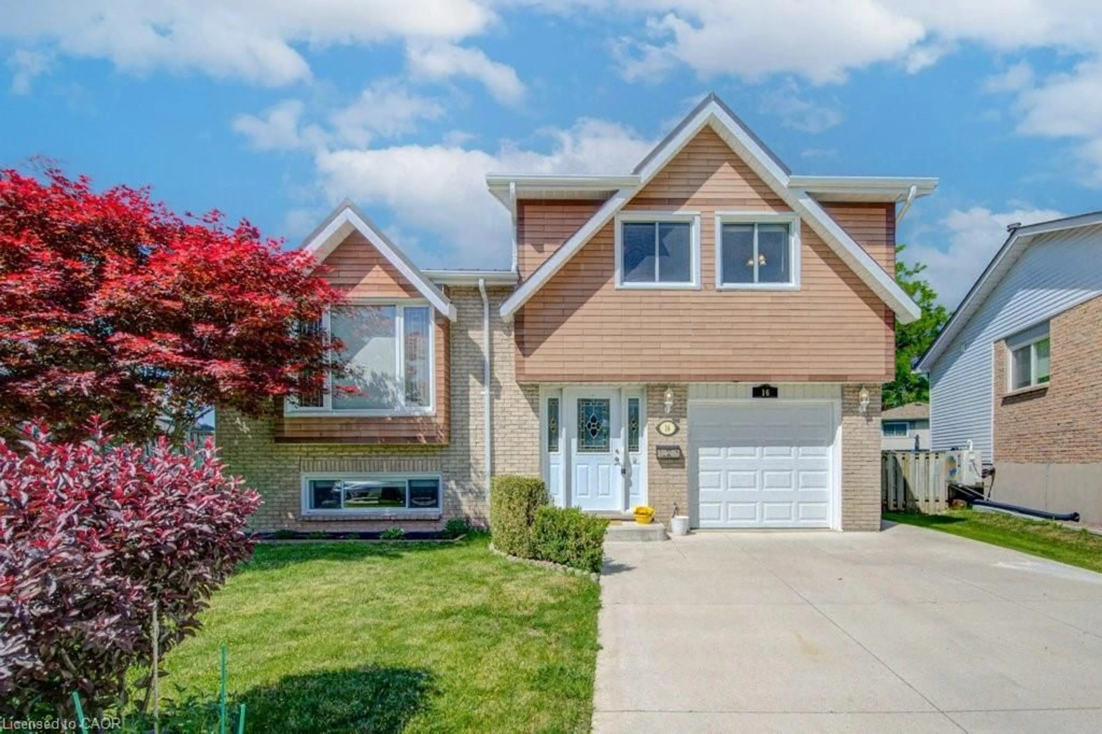 Home with vinyl exterior material, street for 16 Sugar Maple Pl, Kitchener Ontario N2N 1Y3