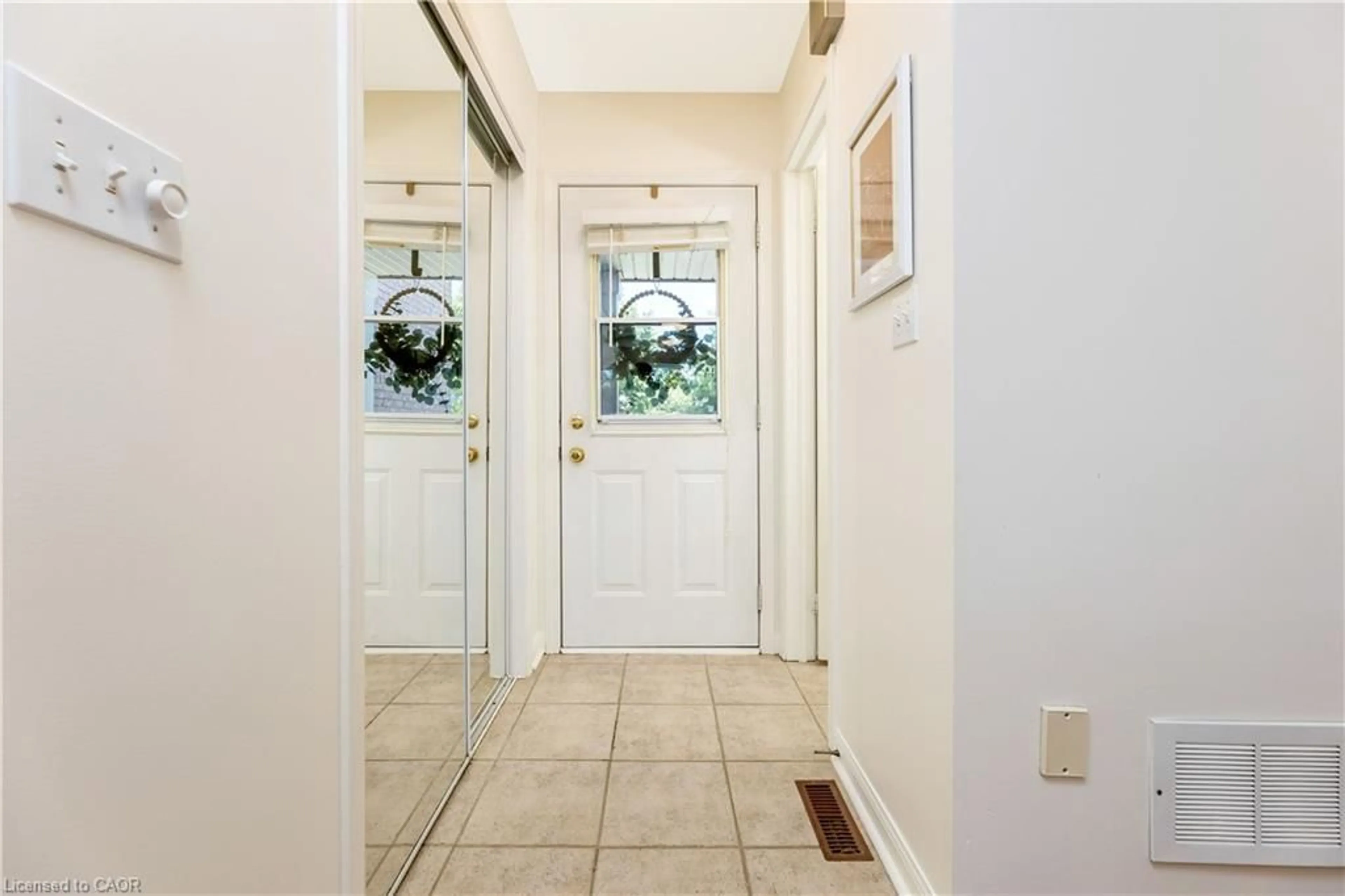 Indoor entryway for 430 Patterson Dr, Milton Ontario L9T 5N3