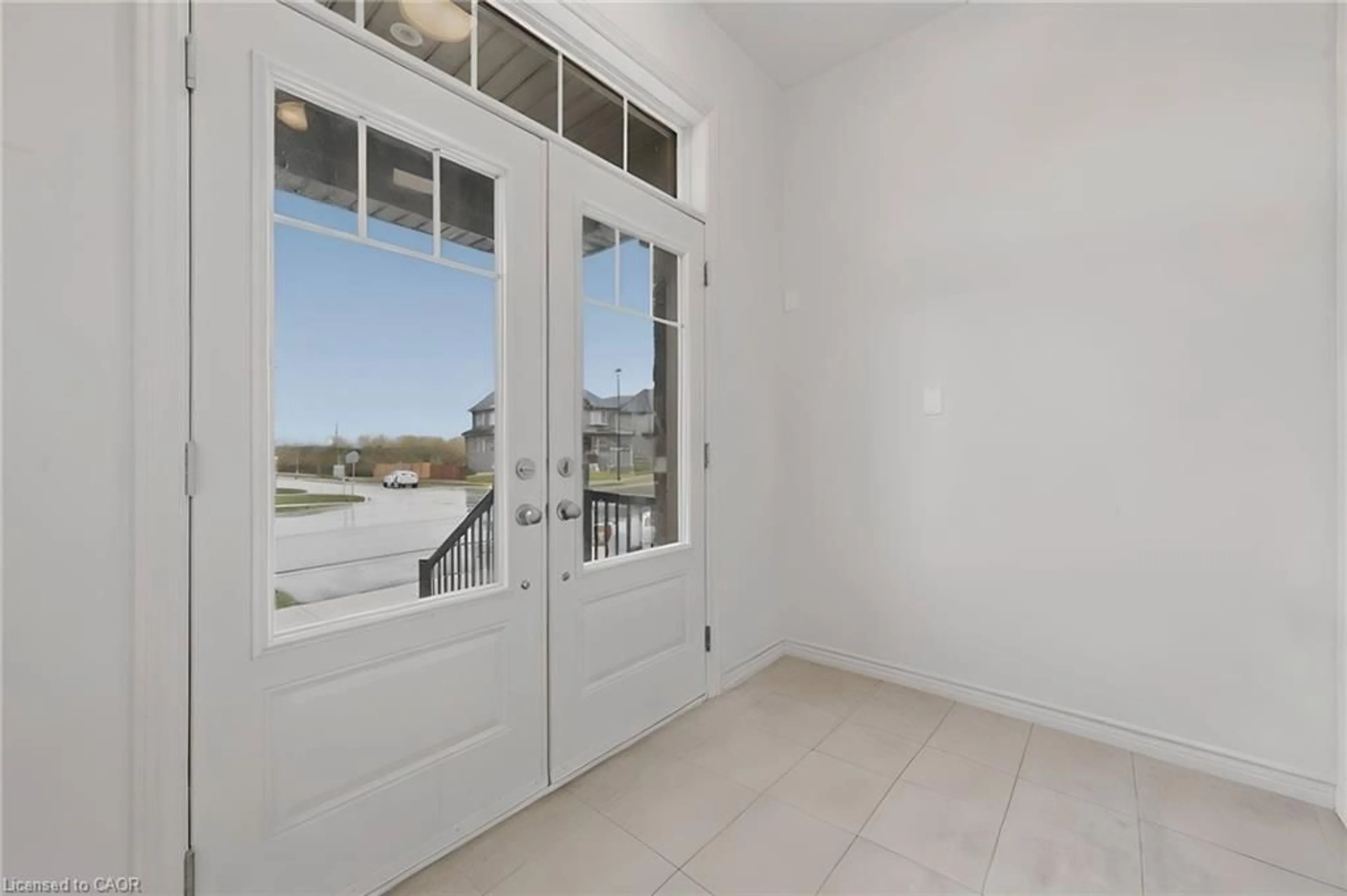 Indoor entryway for 1025 Trailsview Ave, Cobourg Ontario K9A 4J6