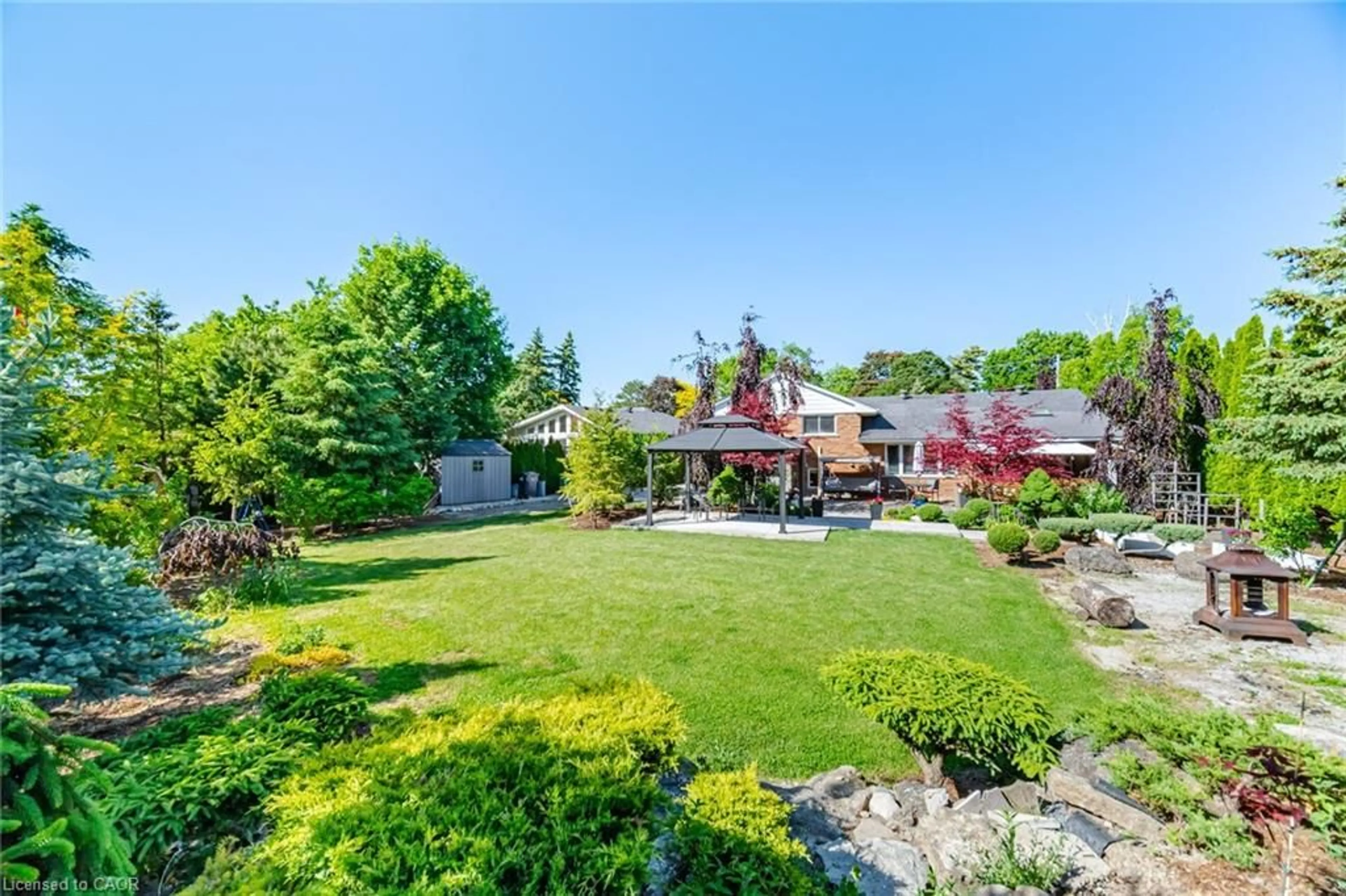 A pic from outside/outdoor area/front of a property/back of a property/a pic from drone, unknown for 14 Plainsman Rd, Mississauga Ontario L5N 1C5