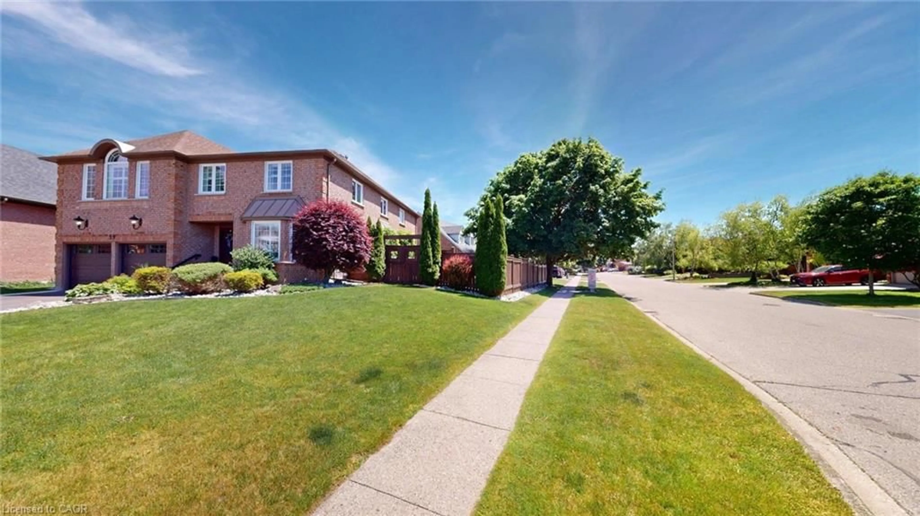 A pic from outside/outdoor area/front of a property/back of a property/a pic from drone, street for 39 Falcon Crt, Cambridge Ontario N1T 1P2
