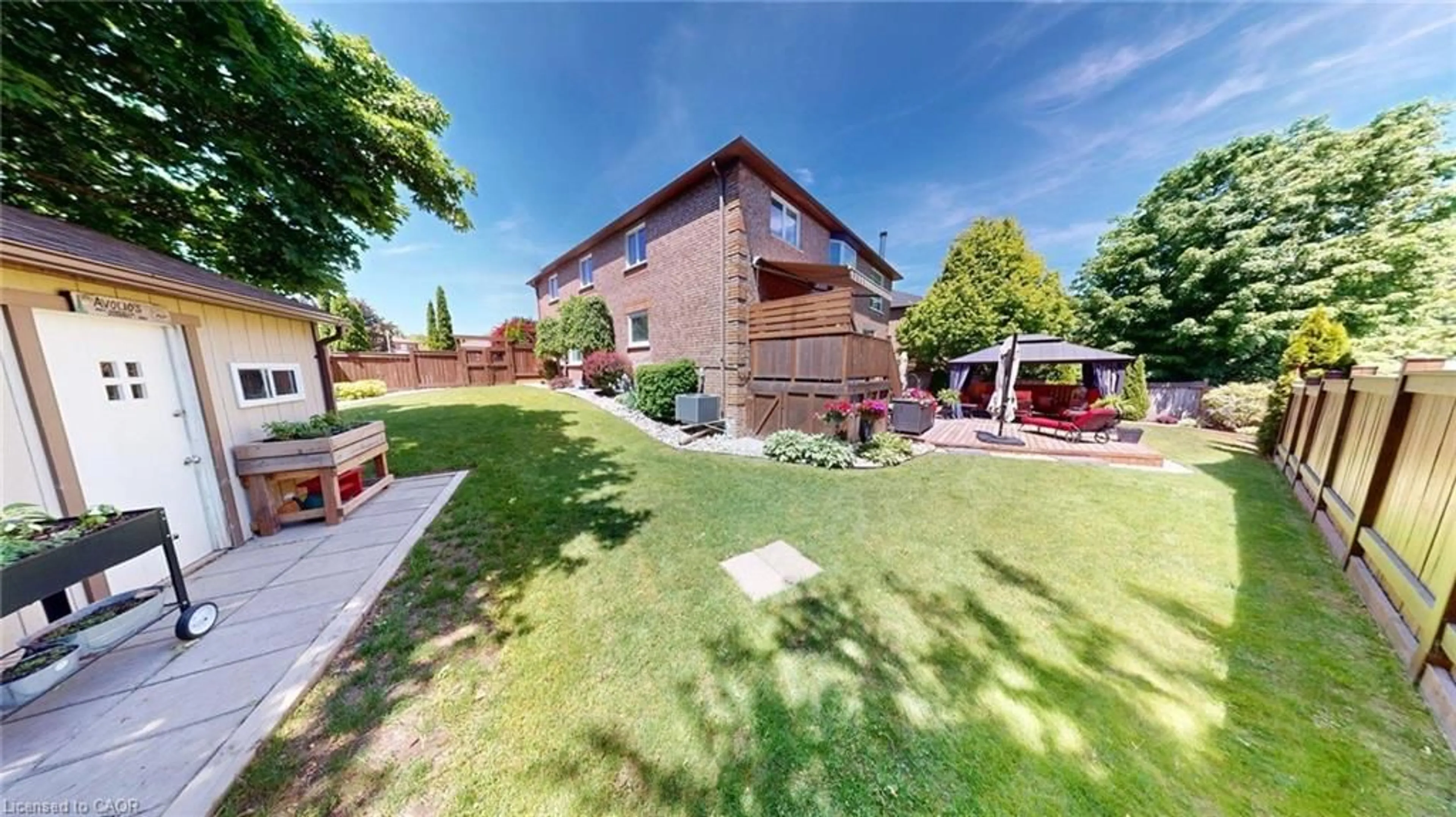 A pic from outside/outdoor area/front of a property/back of a property/a pic from drone, street for 39 Falcon Crt, Cambridge Ontario N1T 1P2