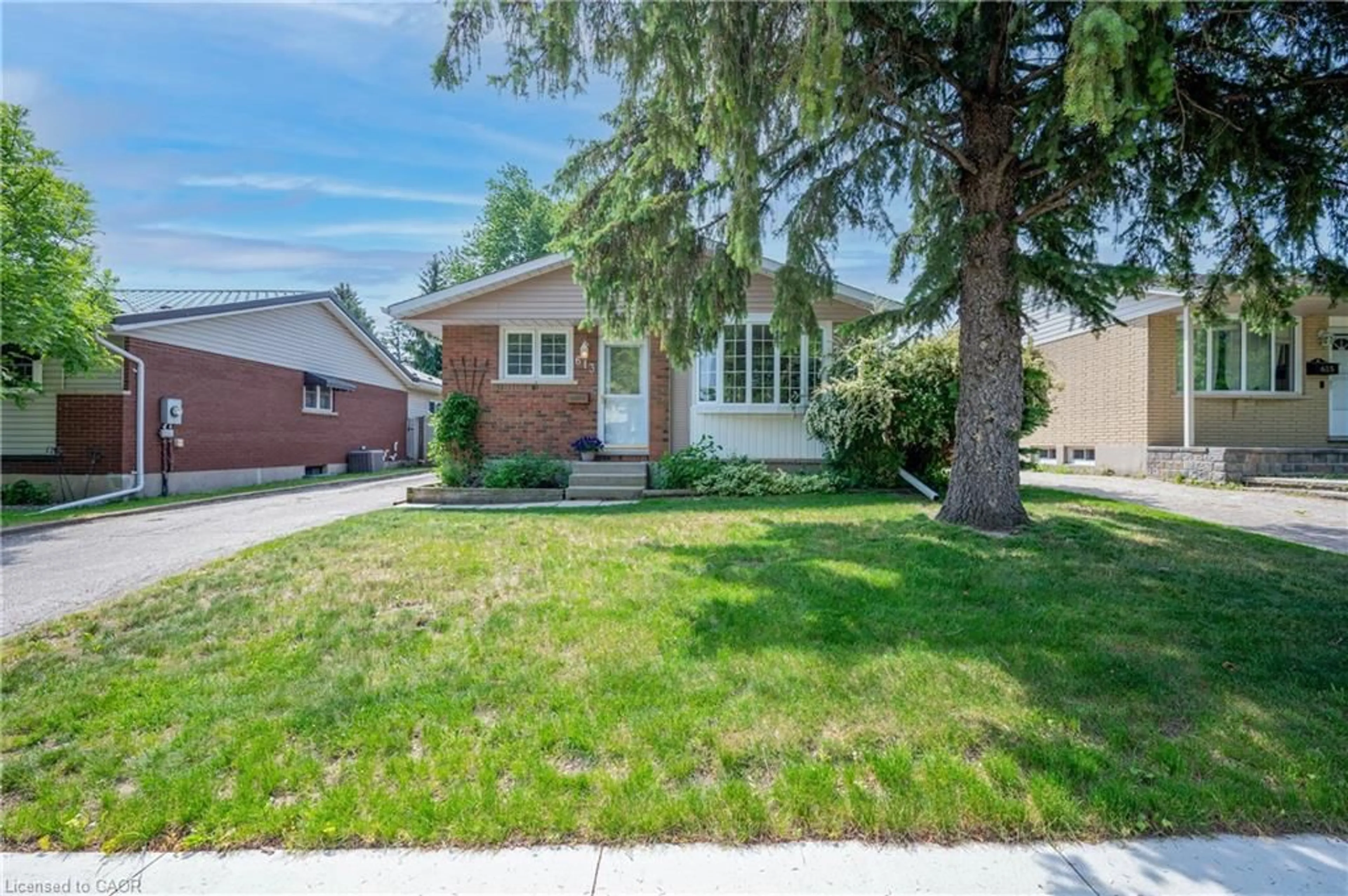 Home with brick exterior material, street for 613 Dogwood Lane, Waterloo Ontario N2L 4Y2