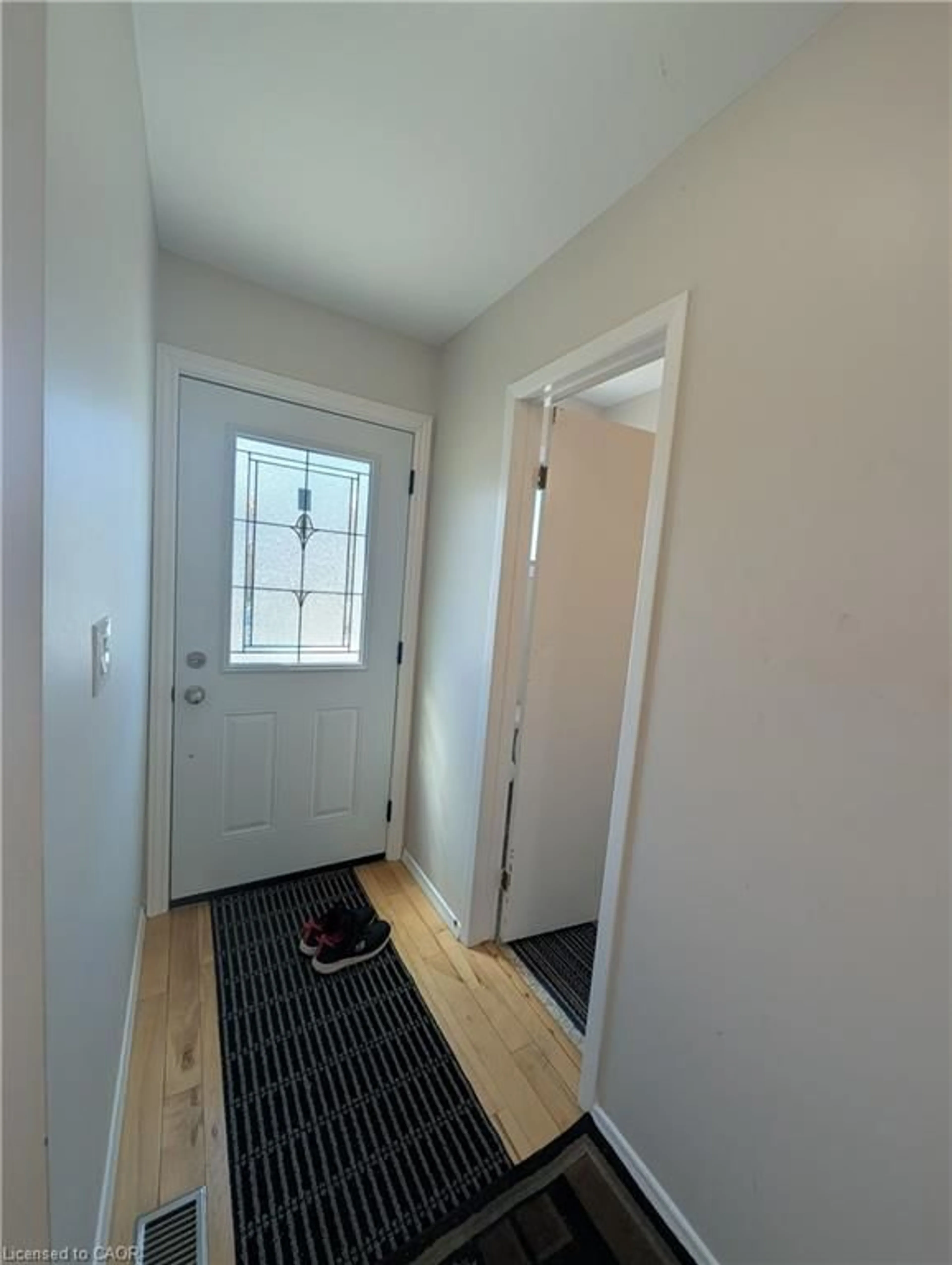 Indoor entryway for 27 Addington St #7, Loyalist Township Ontario K7L 1C6