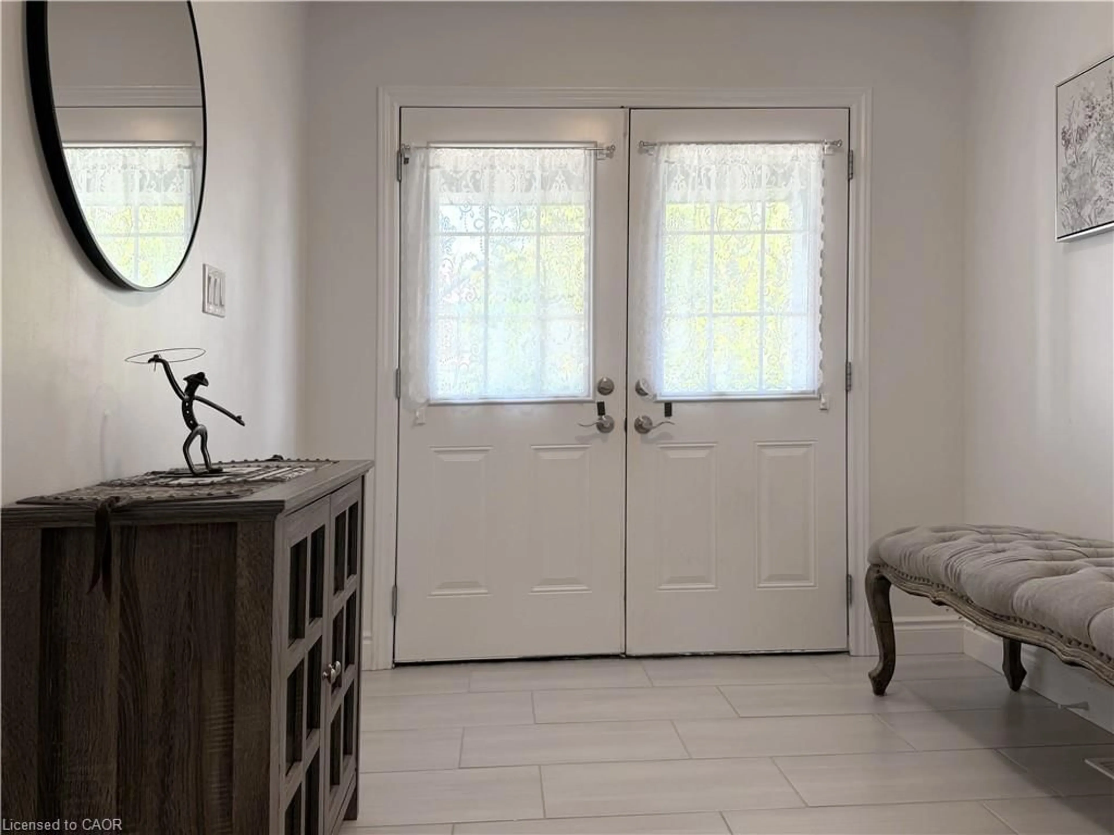 Indoor entryway for 269 Woodway Trail, Simcoe Ontario N3Y 0C9