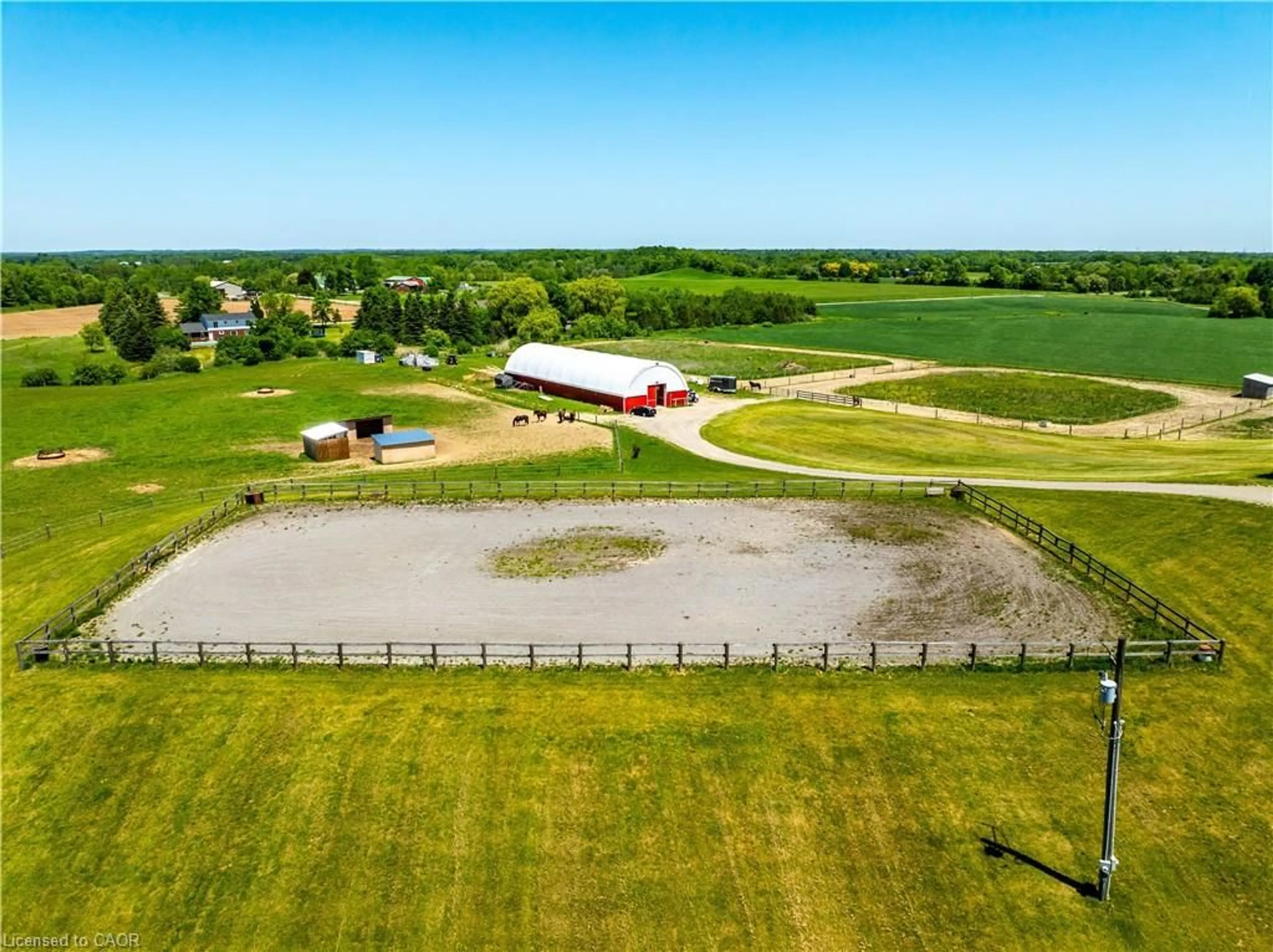 A pic from outside/outdoor area/front of a property/back of a property/a pic from drone, building for 174 Painter Rd, Onondaga Ontario N3W 2G9