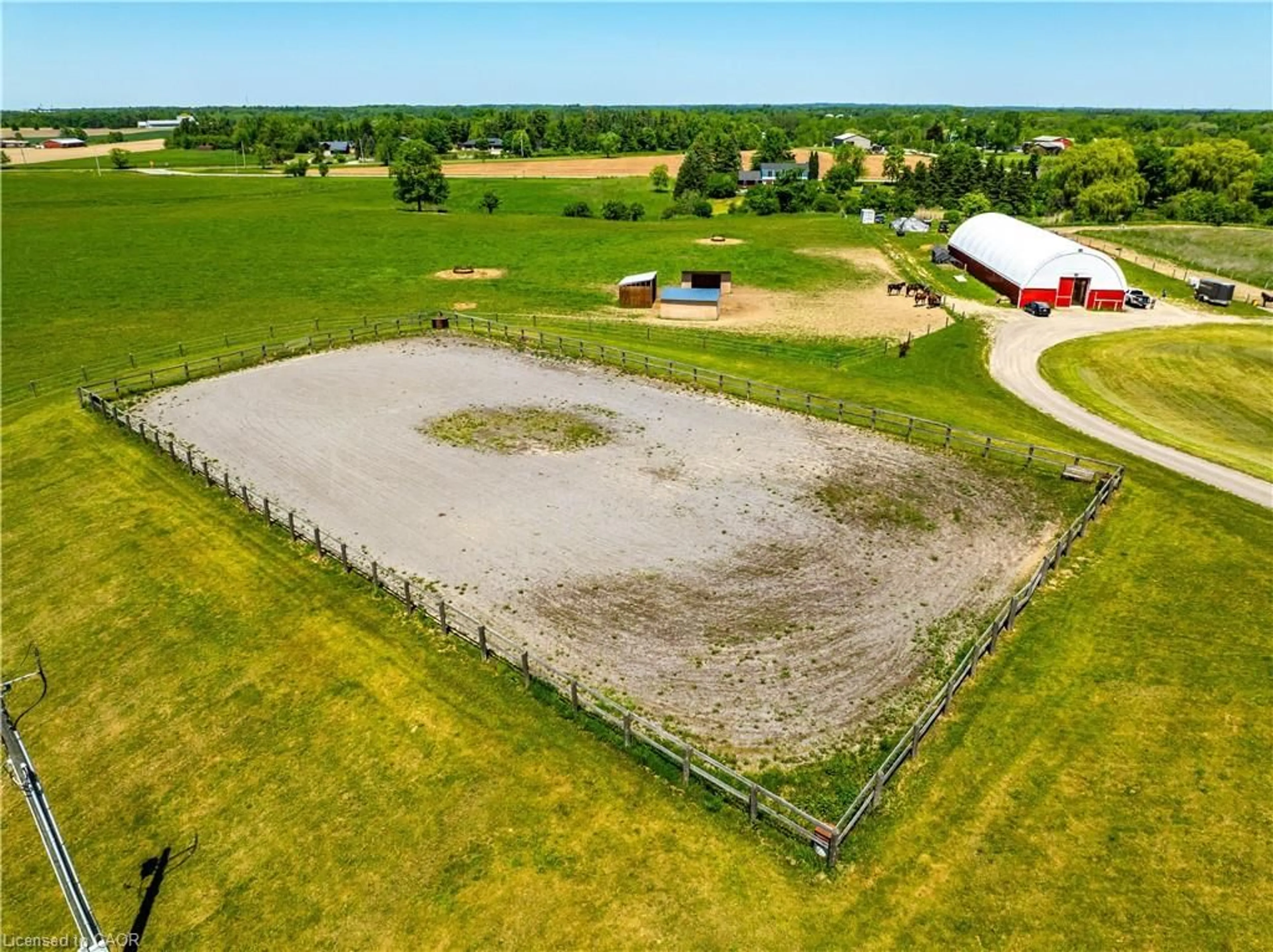 A pic from outside/outdoor area/front of a property/back of a property/a pic from drone, building for 174 Painter Rd, Onondaga Ontario N3W 2G9