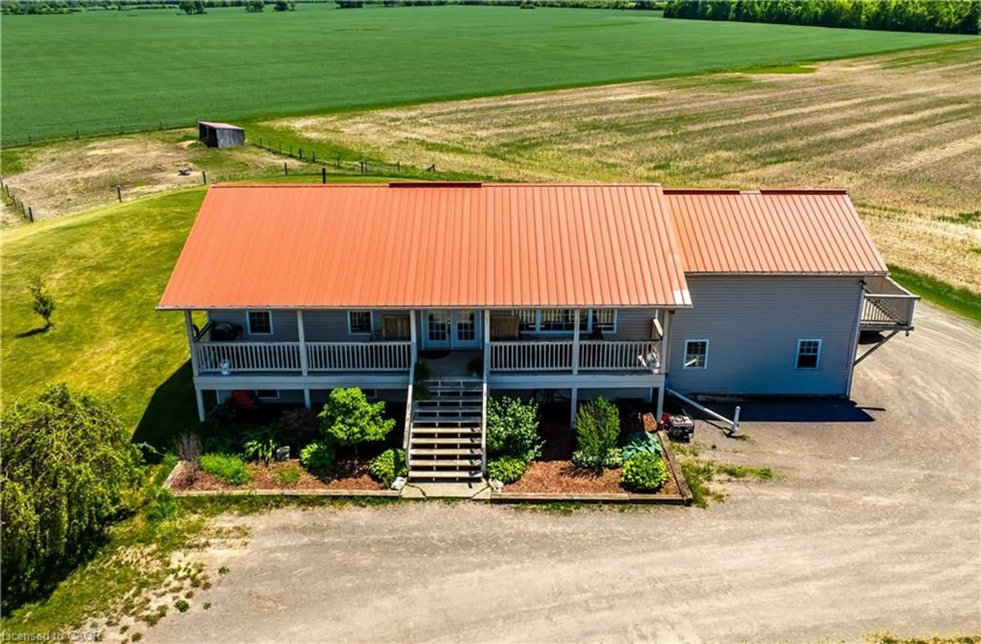A pic from outside/outdoor area/front of a property/back of a property/a pic from drone, building for 174 Painter Rd, Onondaga Ontario N3W 2G9