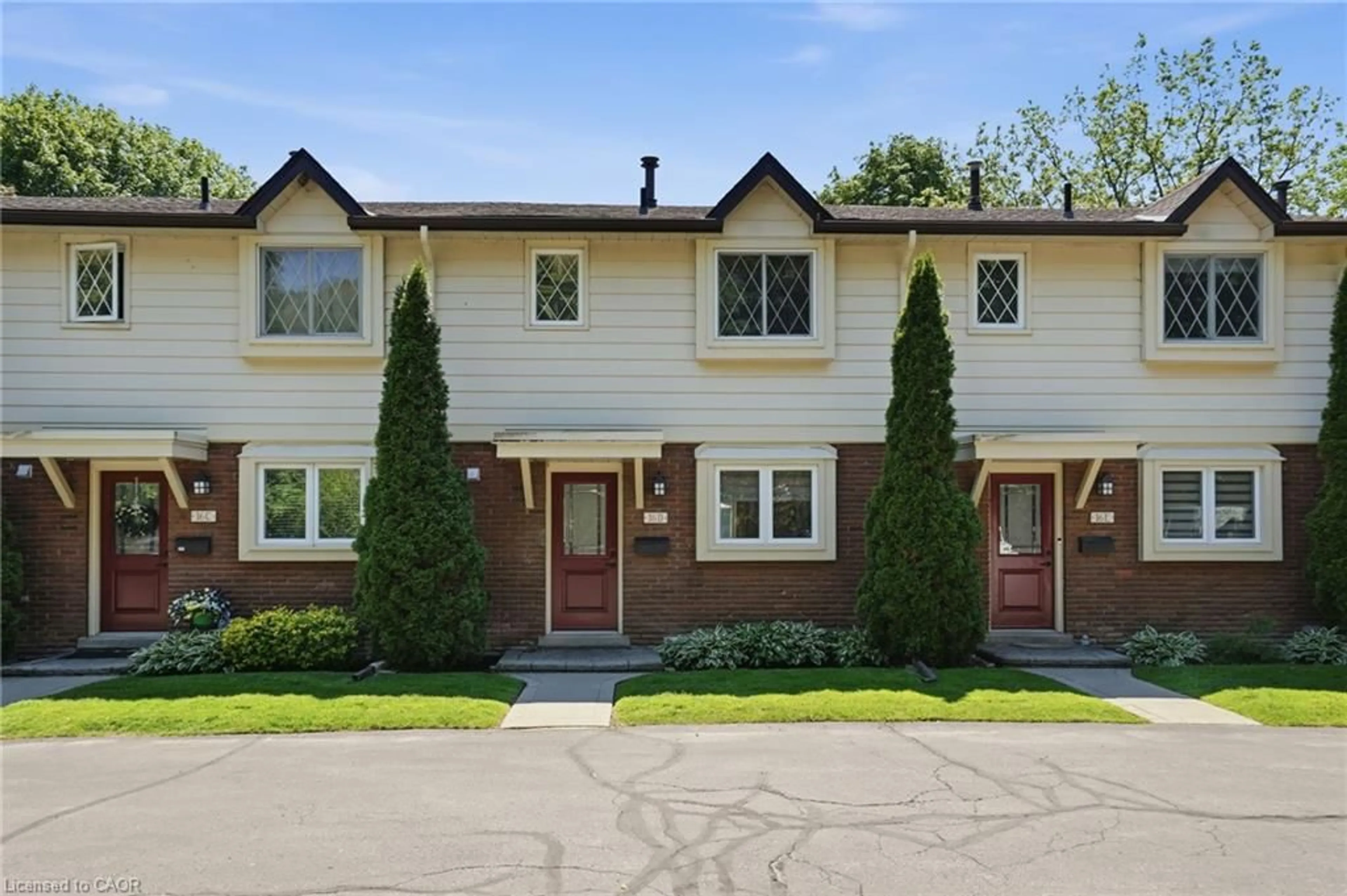 Home with brick exterior material, street for 16 Bond St #D(4), Dundas Ontario L9H 3H1