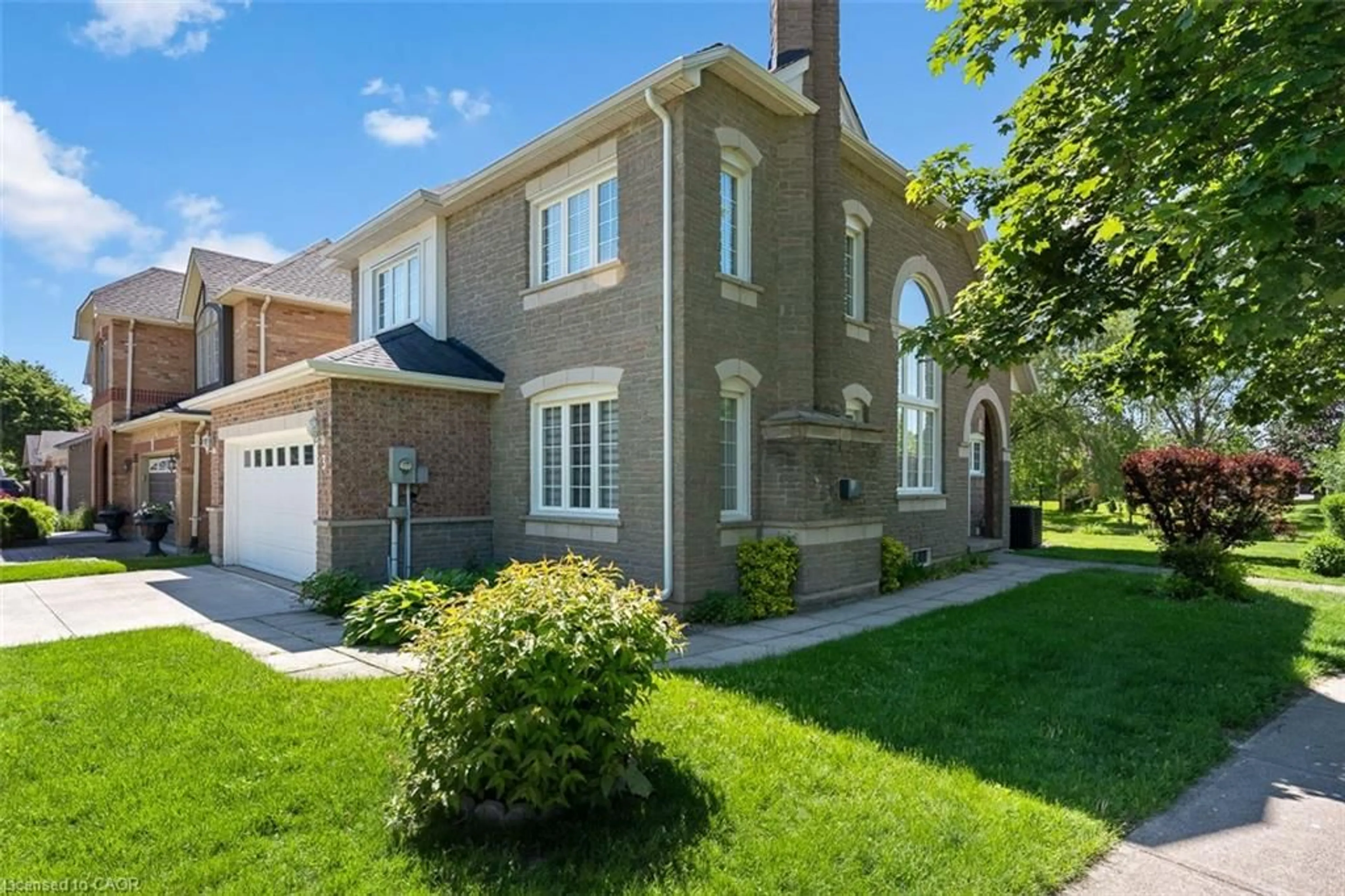 Home with brick exterior material, street for 3 Madison Crt, Welland Ontario L3C 7G3