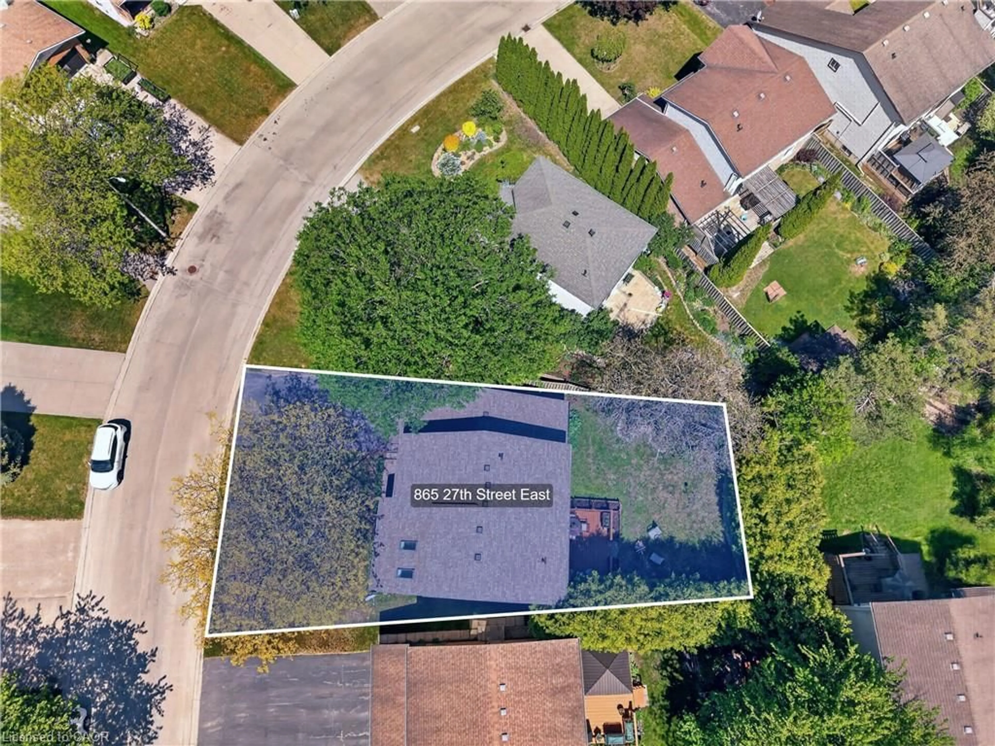A pic from outside/outdoor area/front of a property/back of a property/a pic from drone, street for 865 27th St, Owen Sound Ontario N4K 6S5