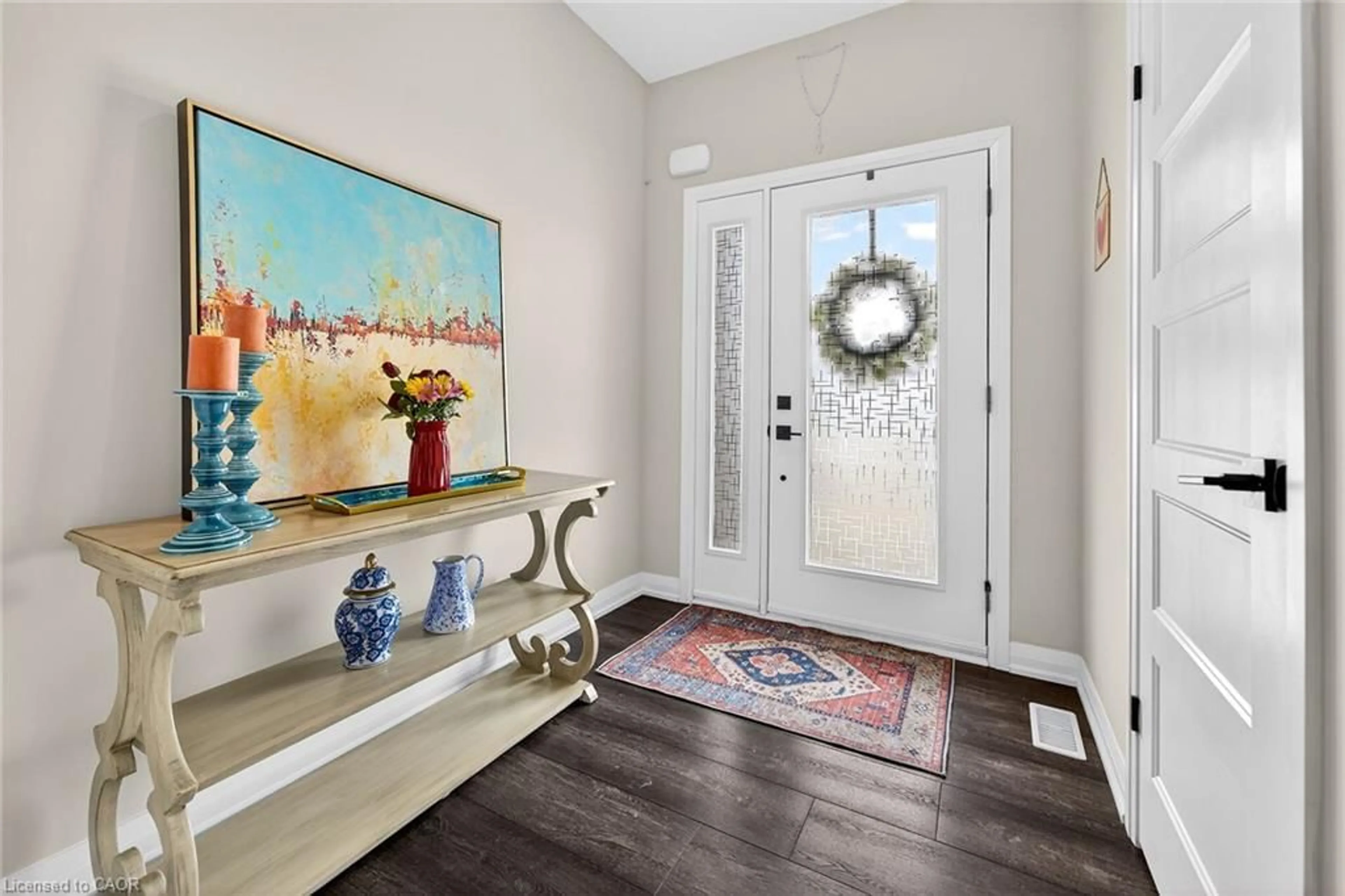 Indoor entryway for 32 Jayla Lane, Smithville Ontario L0R 2A0