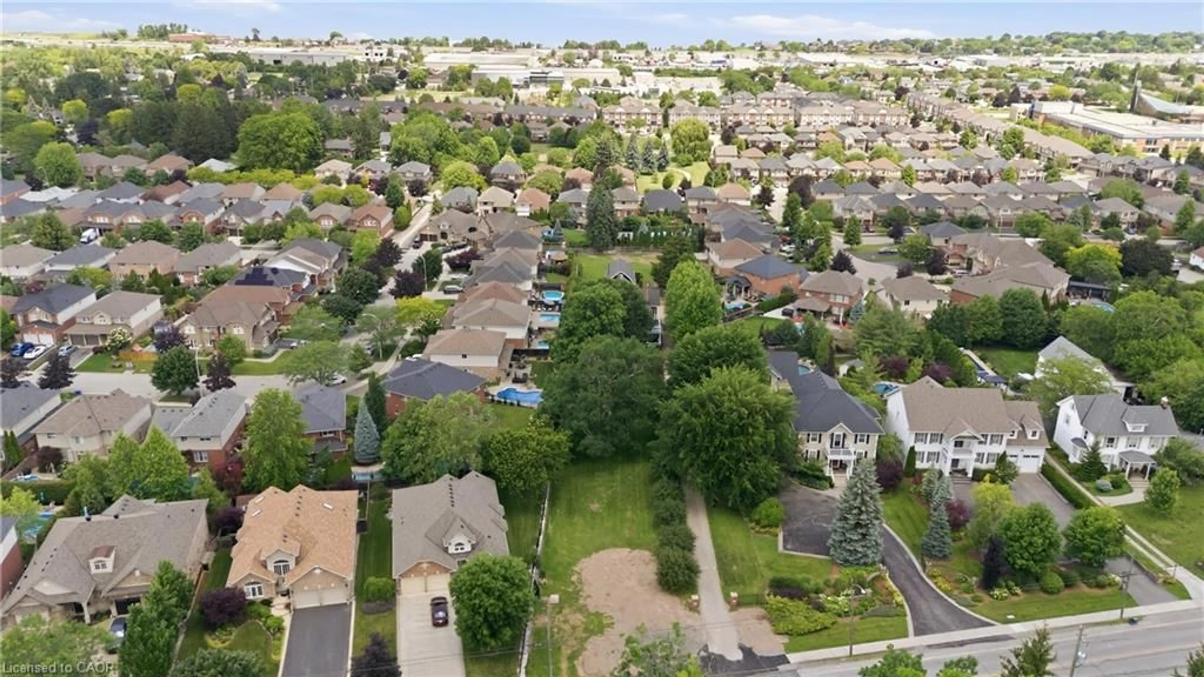 A pic from outside/outdoor area/front of a property/back of a property/a pic from drone, street for 292 Main St #C, Grimsby Ontario L3M 1S4