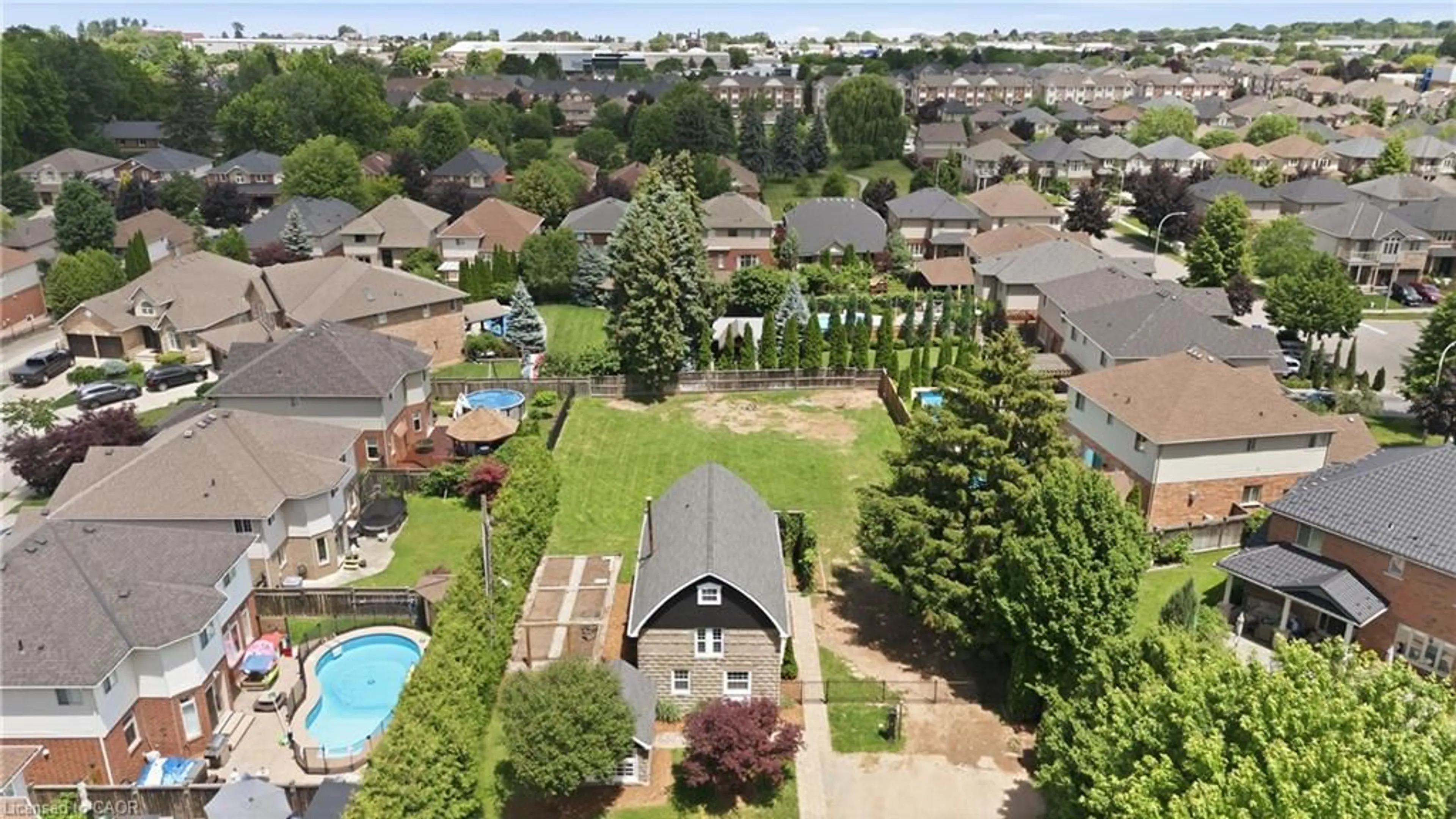 A pic from outside/outdoor area/front of a property/back of a property/a pic from drone, city buildings view from balcony for 292 Main St #C, Grimsby Ontario L3M 1S4