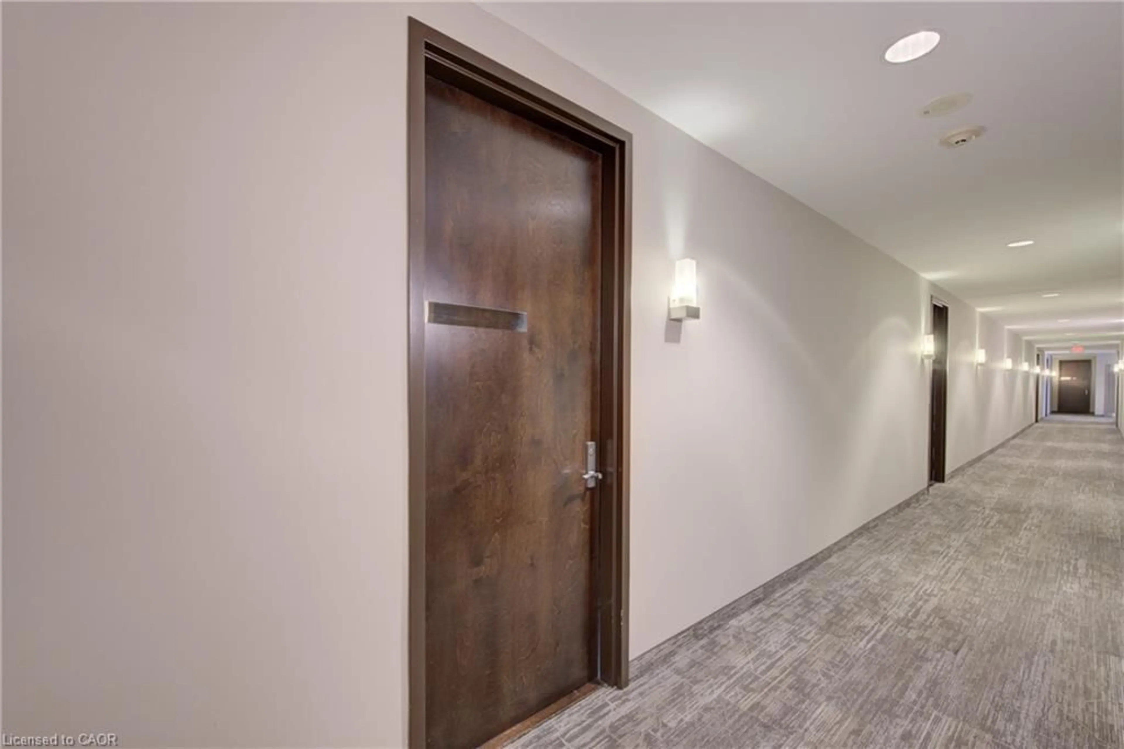 Indoor foyer for 191 King St #607, Waterloo Ontario N2J 1R1