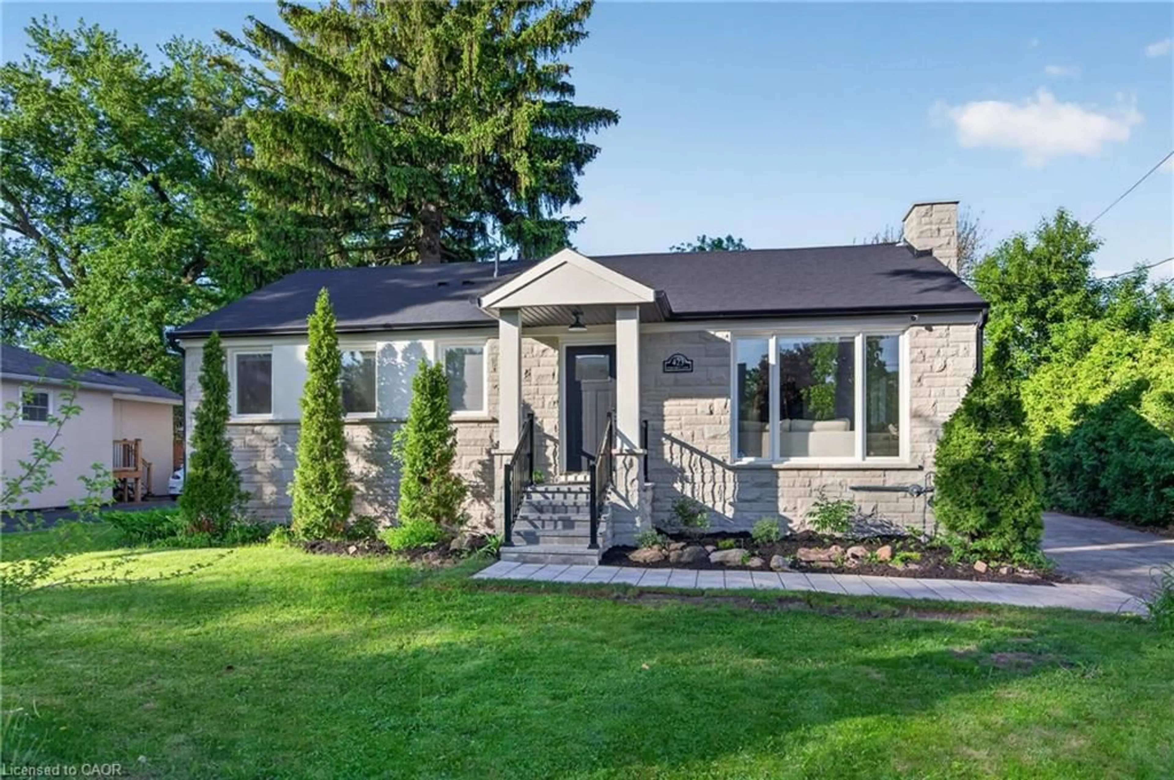 Home with brick exterior material, street for 423 Smith Lane, Oakville Ontario L6L 4X1