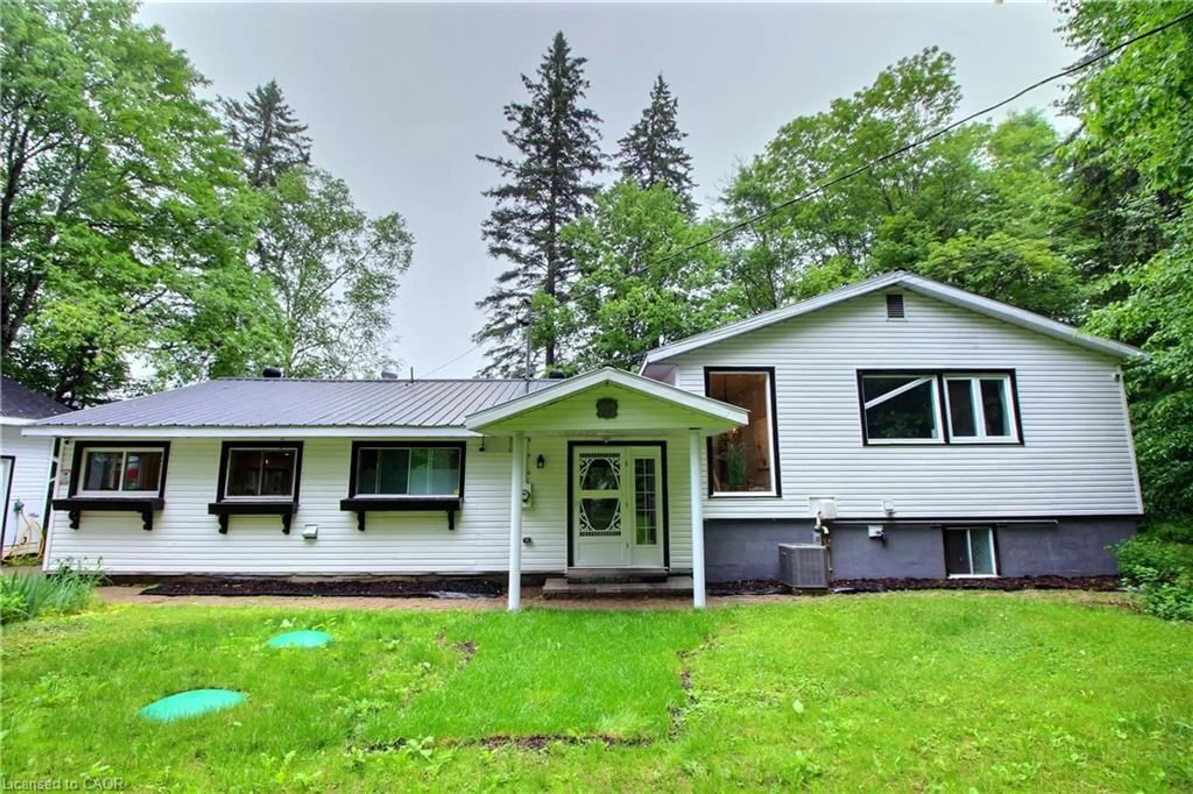 Home with vinyl exterior material, unknown for 325 Balsam Chutes Rd, Port Sydney Ontario P0B 1L0