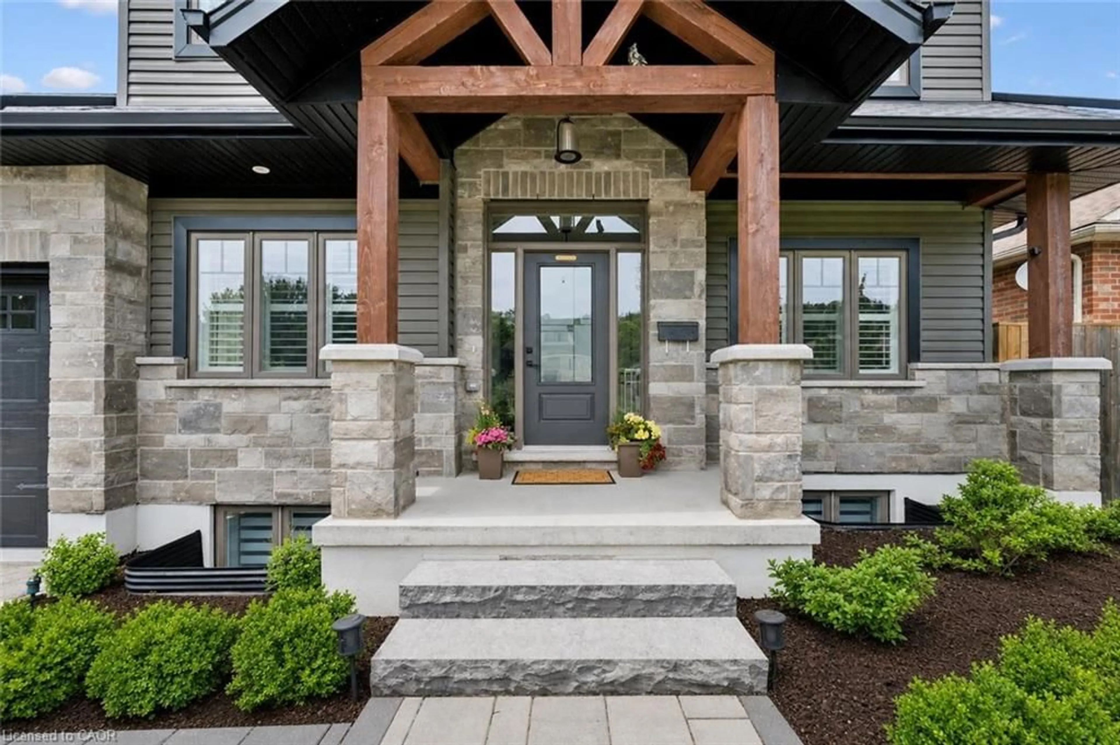 Indoor entryway for 10 Craighead Dr, Fergus Ontario N1M 2Z2