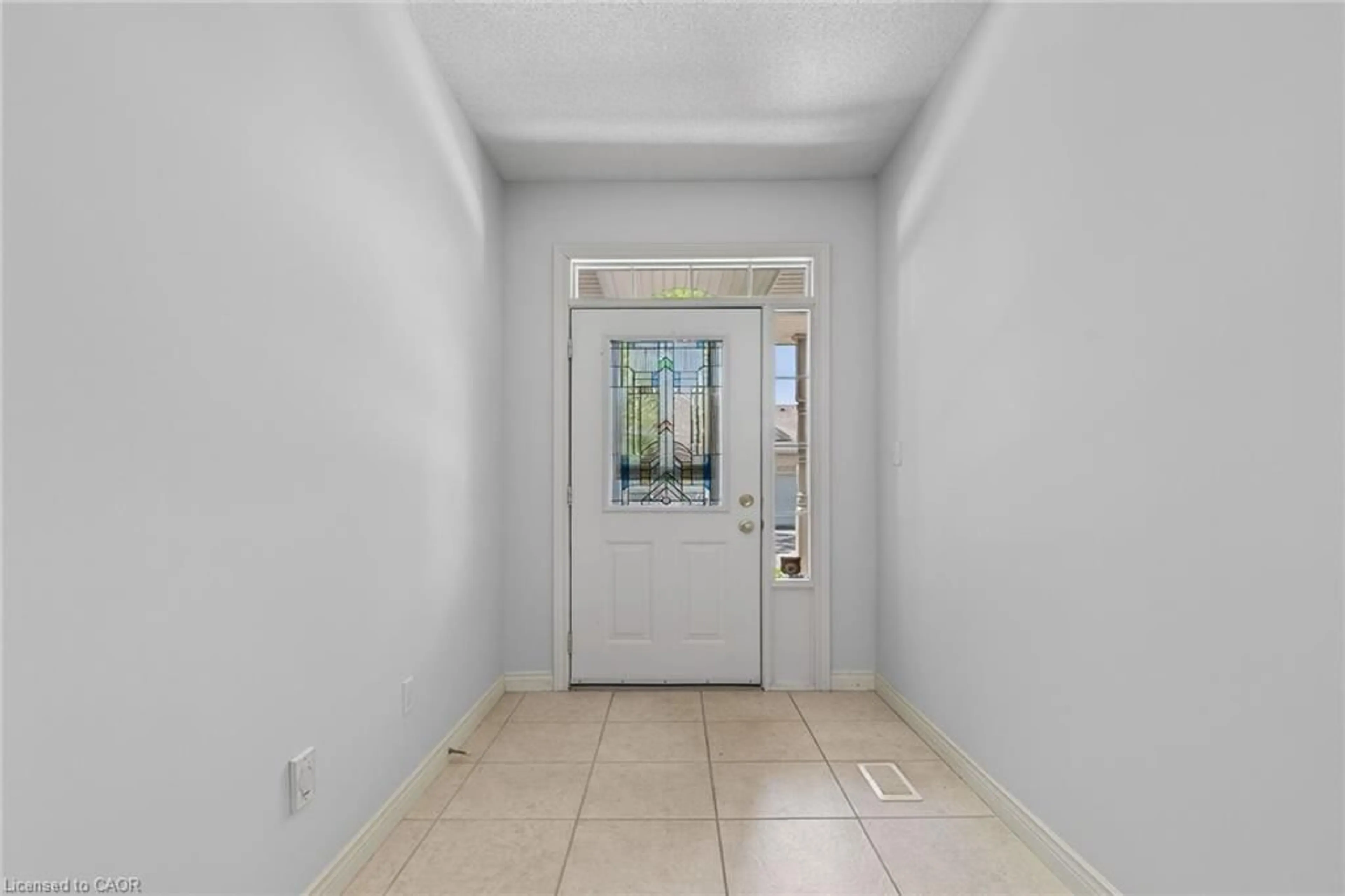 Indoor entryway for 96 Bluelagoon Dr, Mount Hope Ontario L0R 1W0