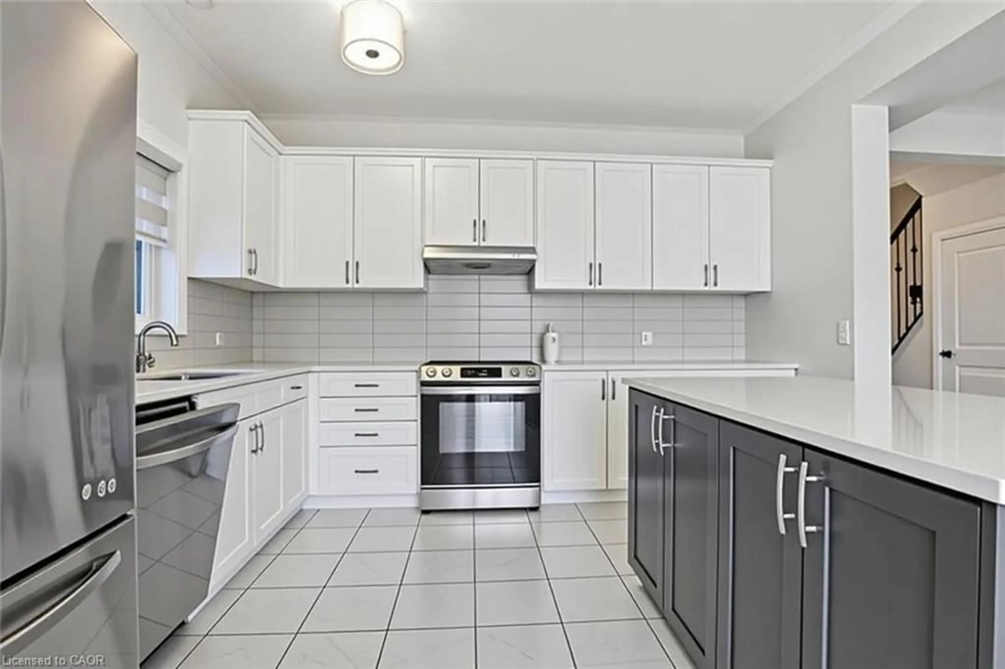 Standard kitchen, ceramic/tile floor for 375 Chokecherry Cres, Waterloo Ontario N2V 0H1