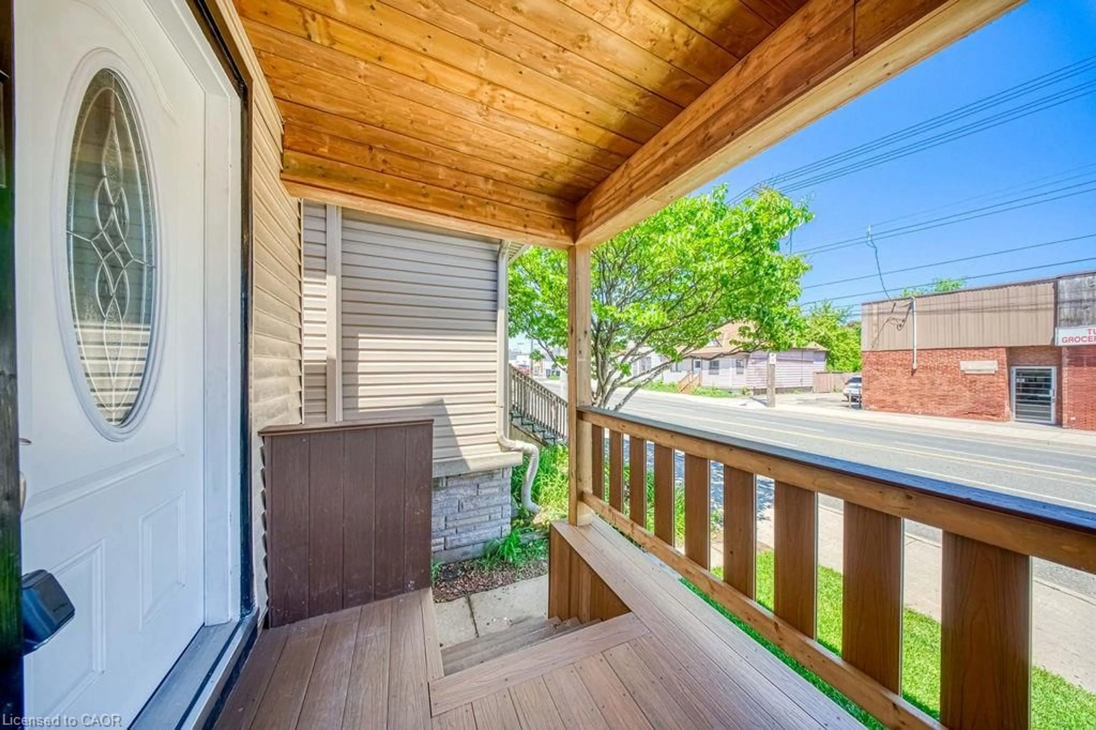 Patio, street for 1062 Cannon St, Hamilton Ontario L8L 2H8