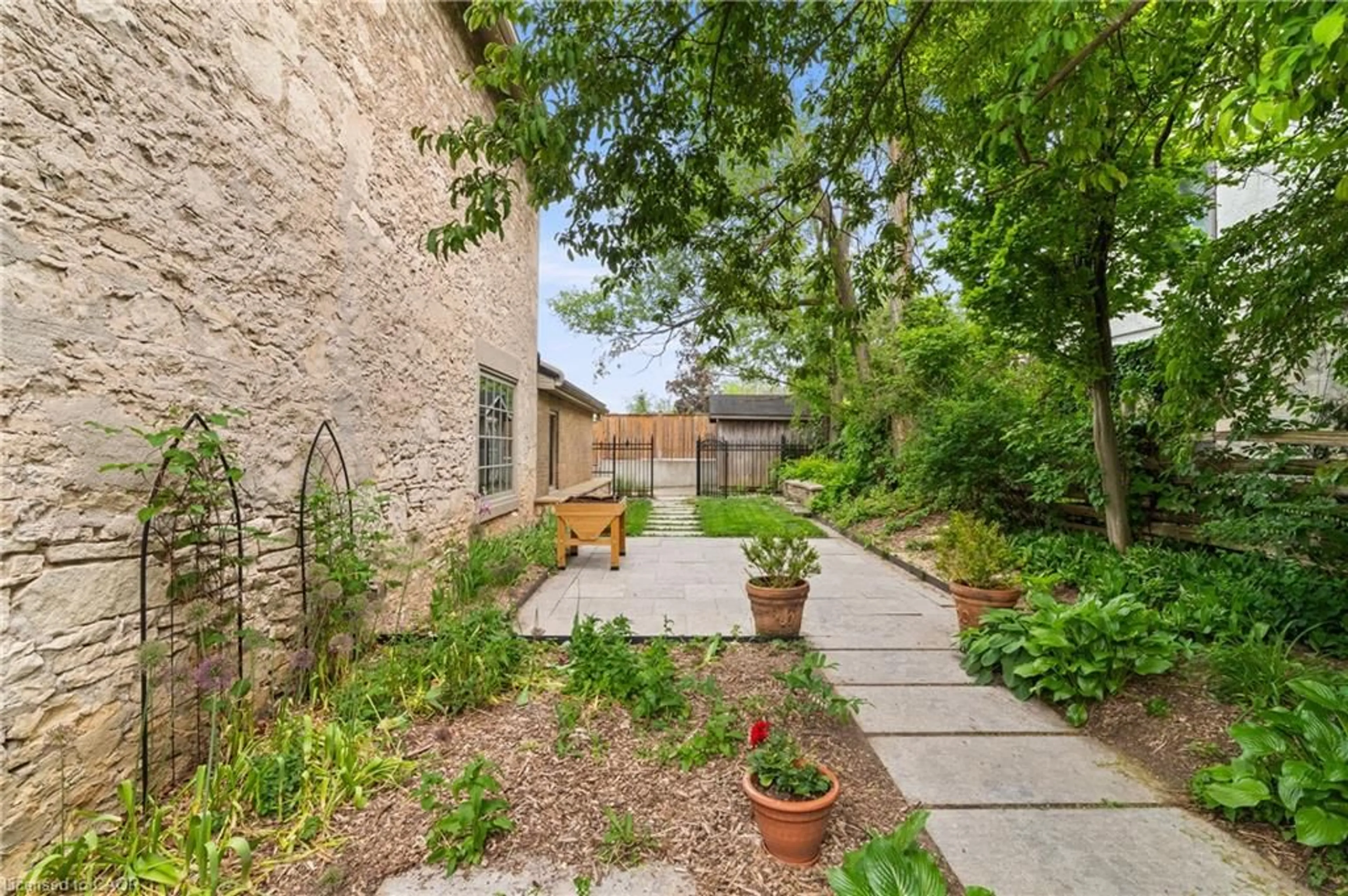 Patio, street for 19 London Rd, Guelph Ontario N1H 2B2