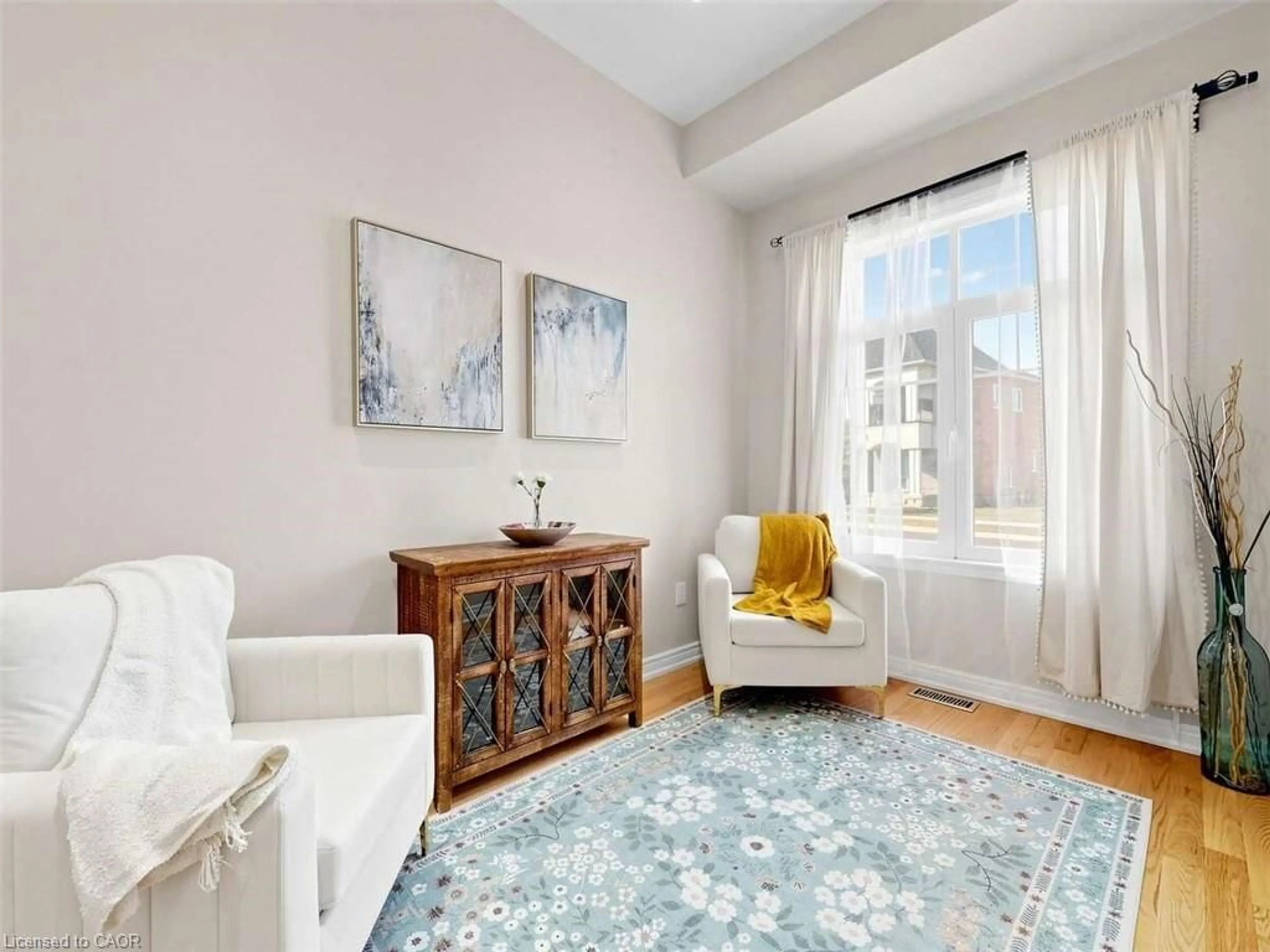 Living room with furniture, unknown for 3136 Goodyear Rd, Burlington Ontario L7M 0Z9