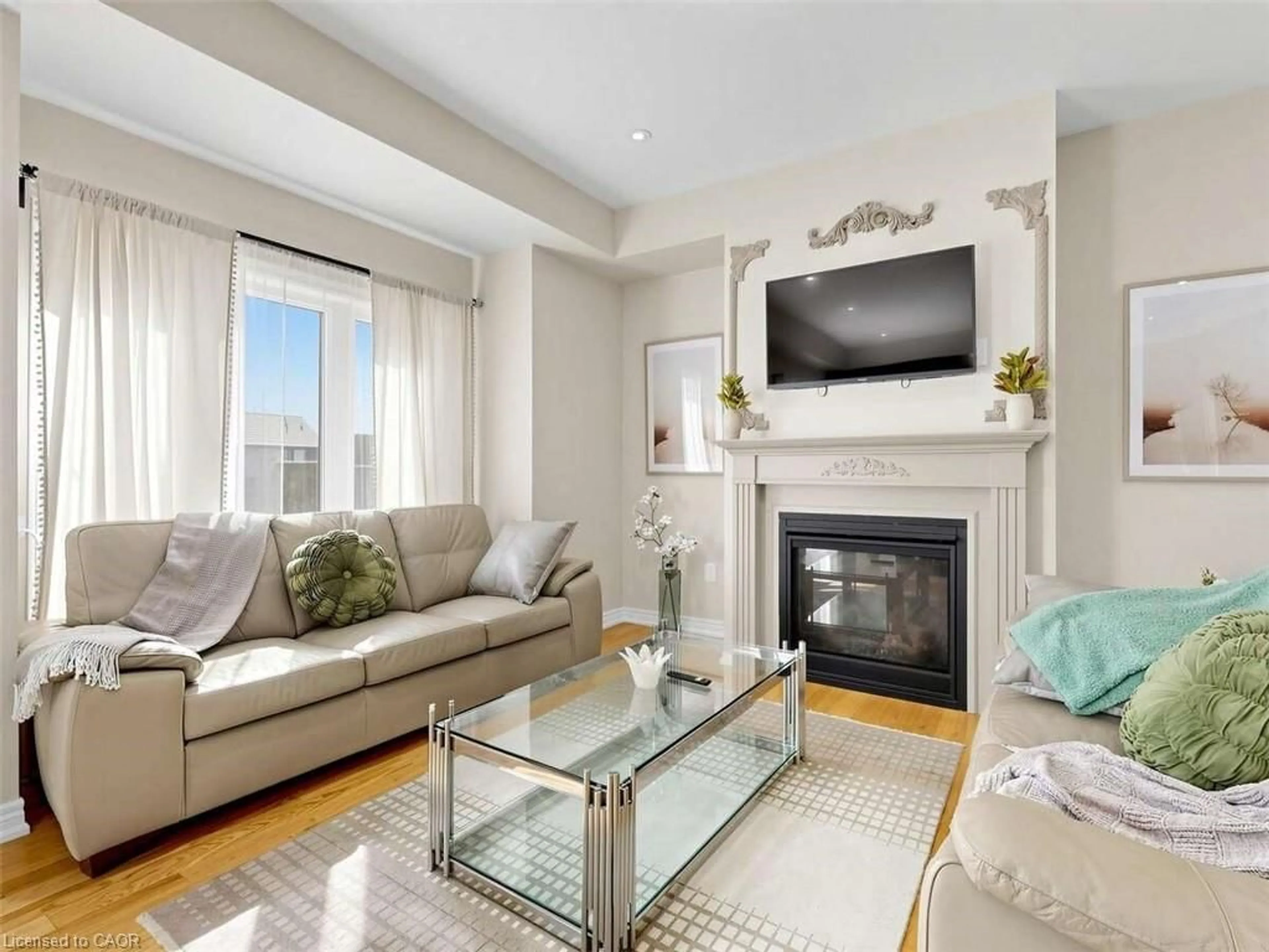 Living room with furniture, unknown for 3136 Goodyear Rd, Burlington Ontario L7M 0Z9