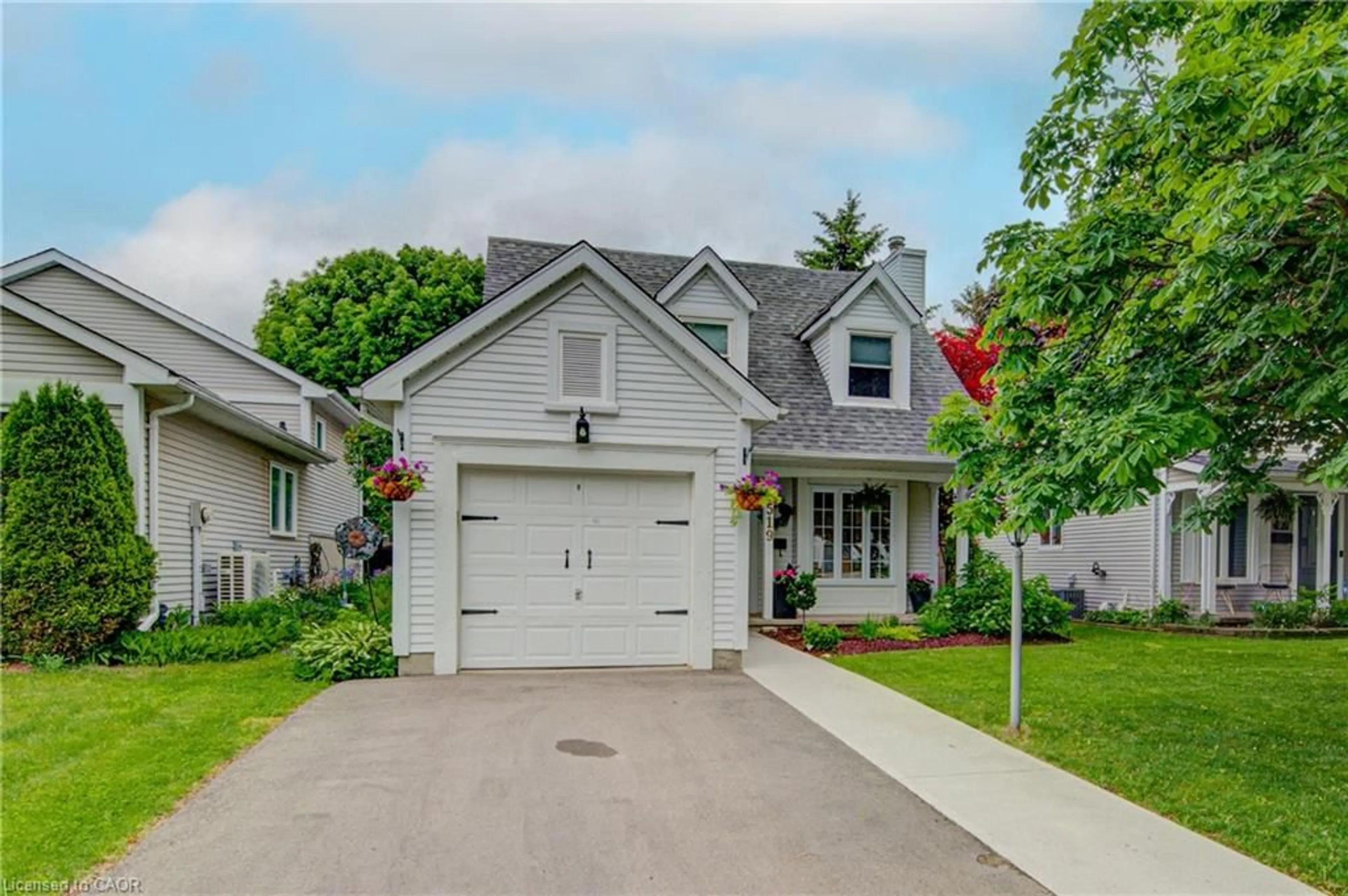 Home with vinyl exterior material, street for 519 Westvale Dr, Waterloo Ontario N2T 2B2