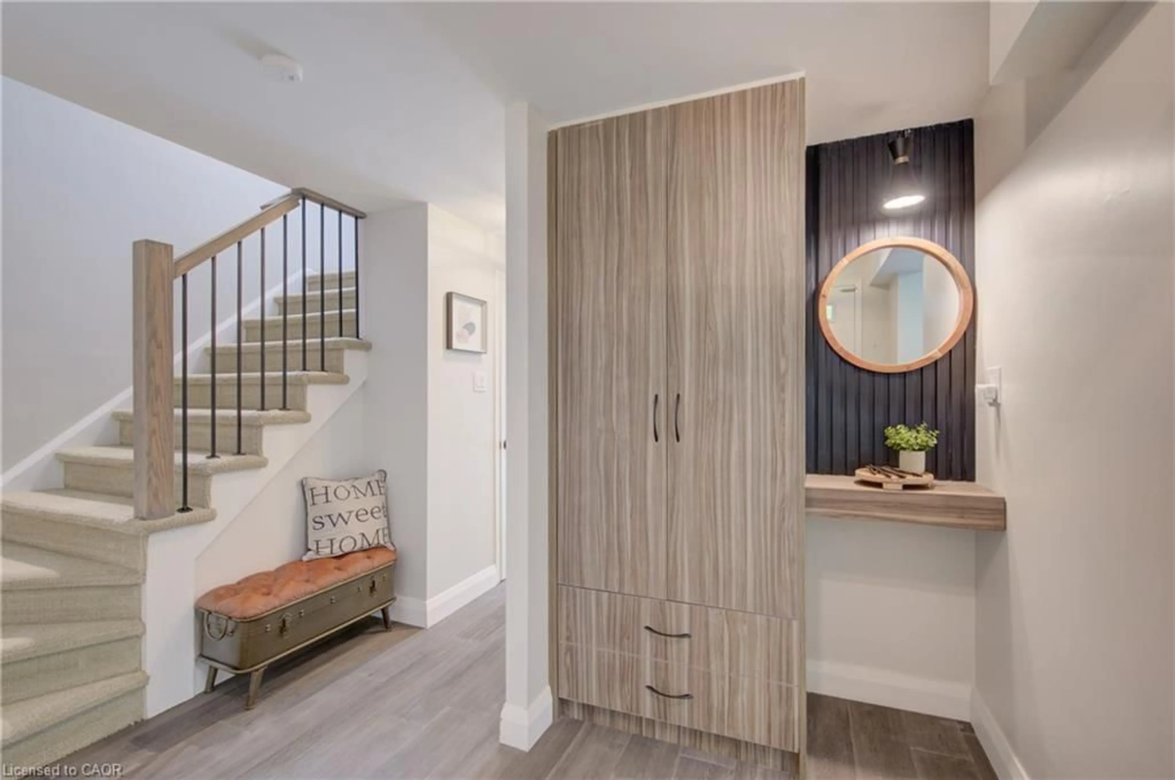Indoor entryway for 519 Westvale Dr, Waterloo Ontario N2T 2B2